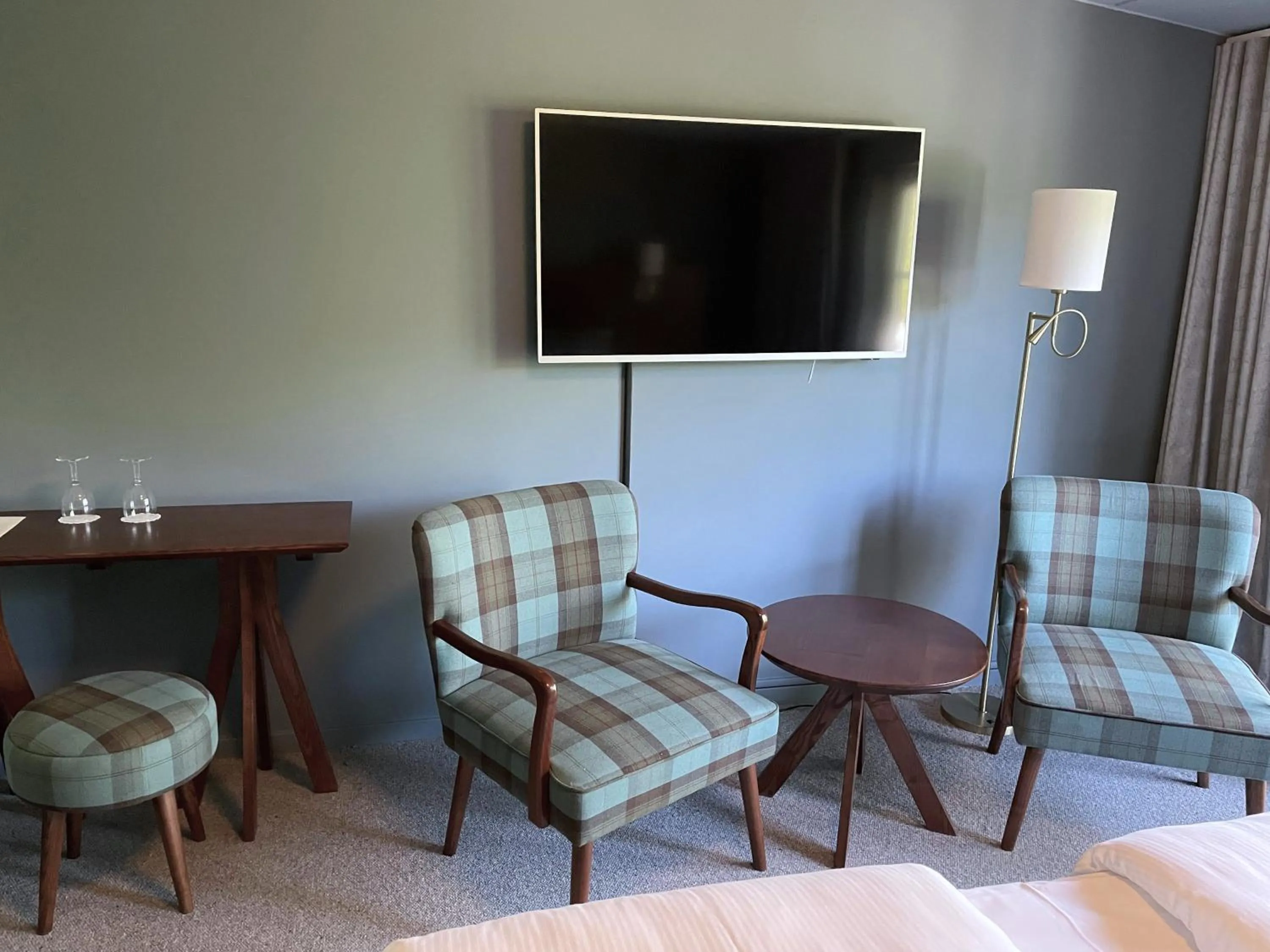 Photo of the whole room in Hotell Gyllene Hornet