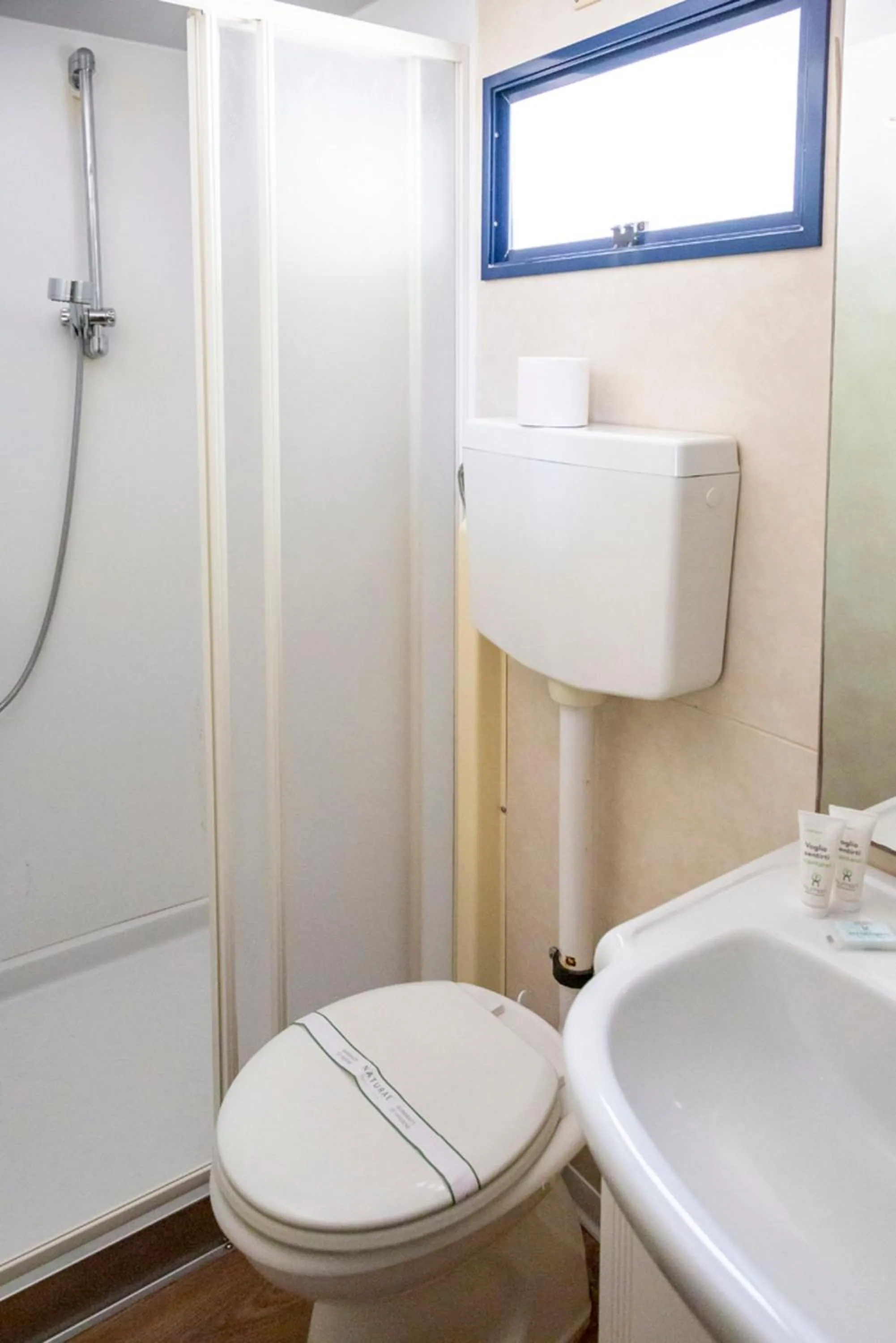 Bathroom in hu I Pini village