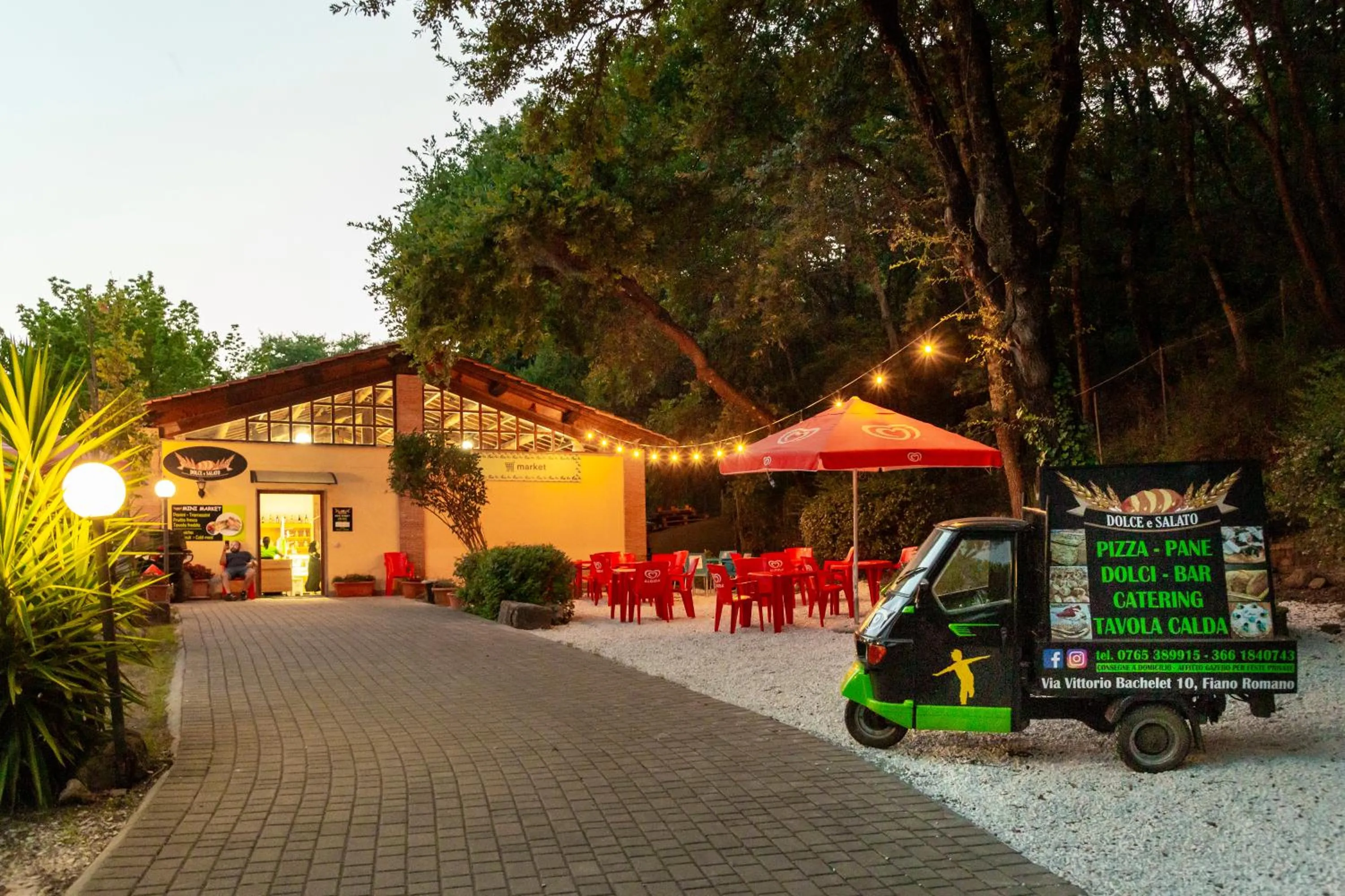 Supermarket/grocery shop in hu I Pini village
