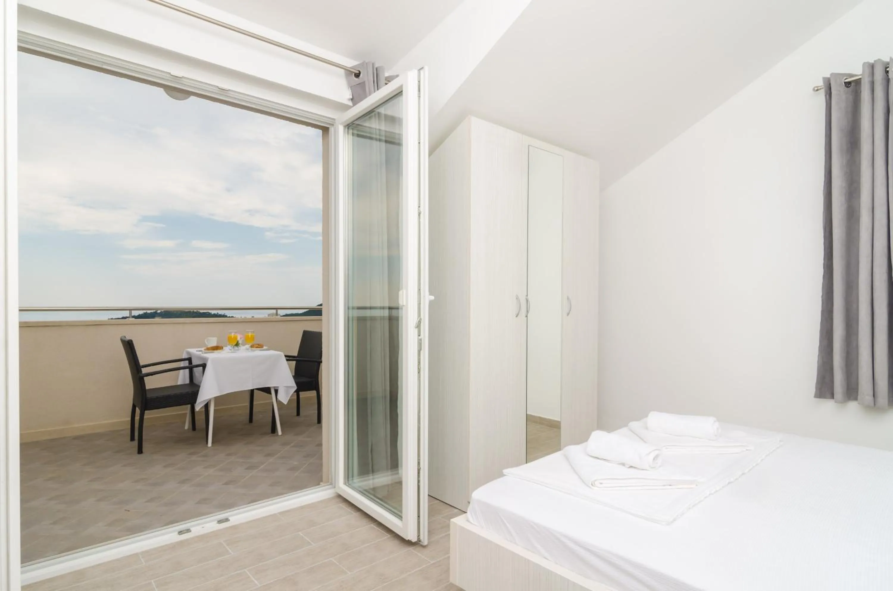 Balcony/Terrace, Bed in Apartments Villa Dadić