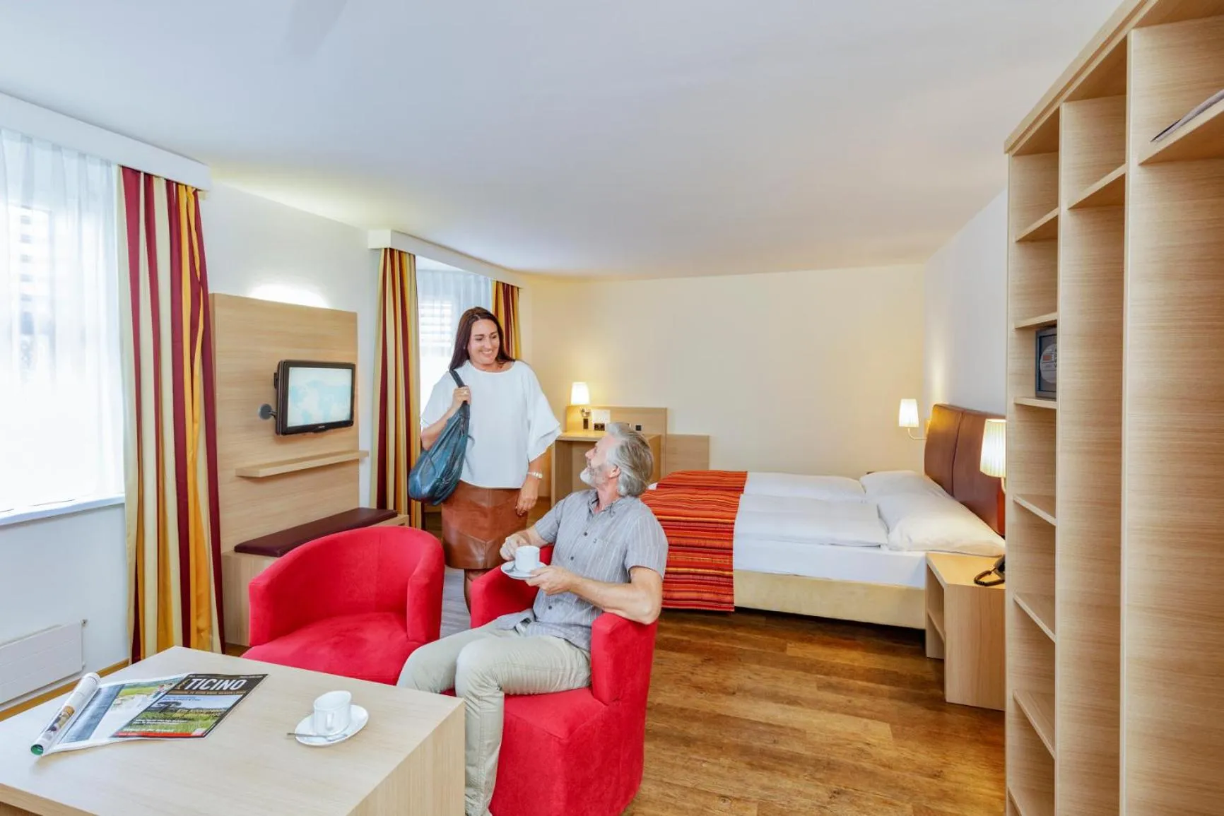 Living room, Bed in Hotel Coop Tagungszentrum & Hotelpark im Grünen