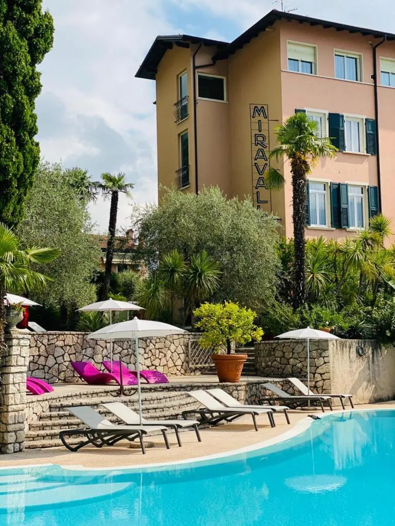 Swimming pool in Villa Miravalle