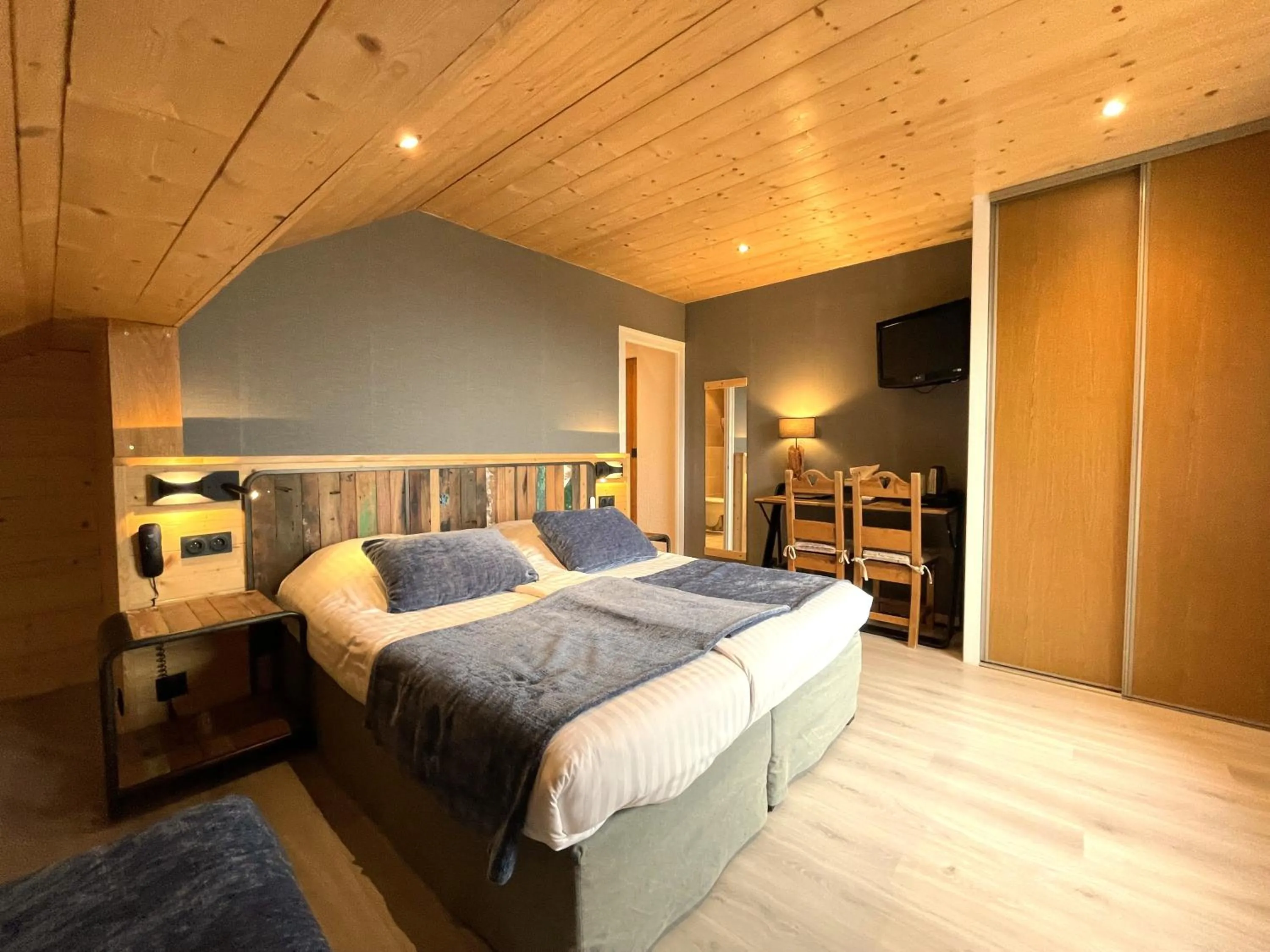 Bedroom, Bed in Logis Hotel & Spa Beau-Site