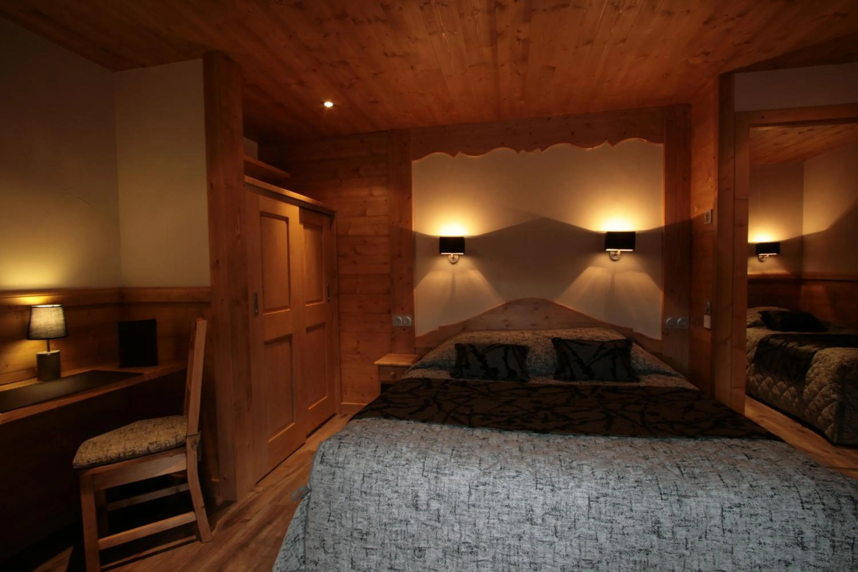 Bed in Logis Hotel & Spa Beau-Site
