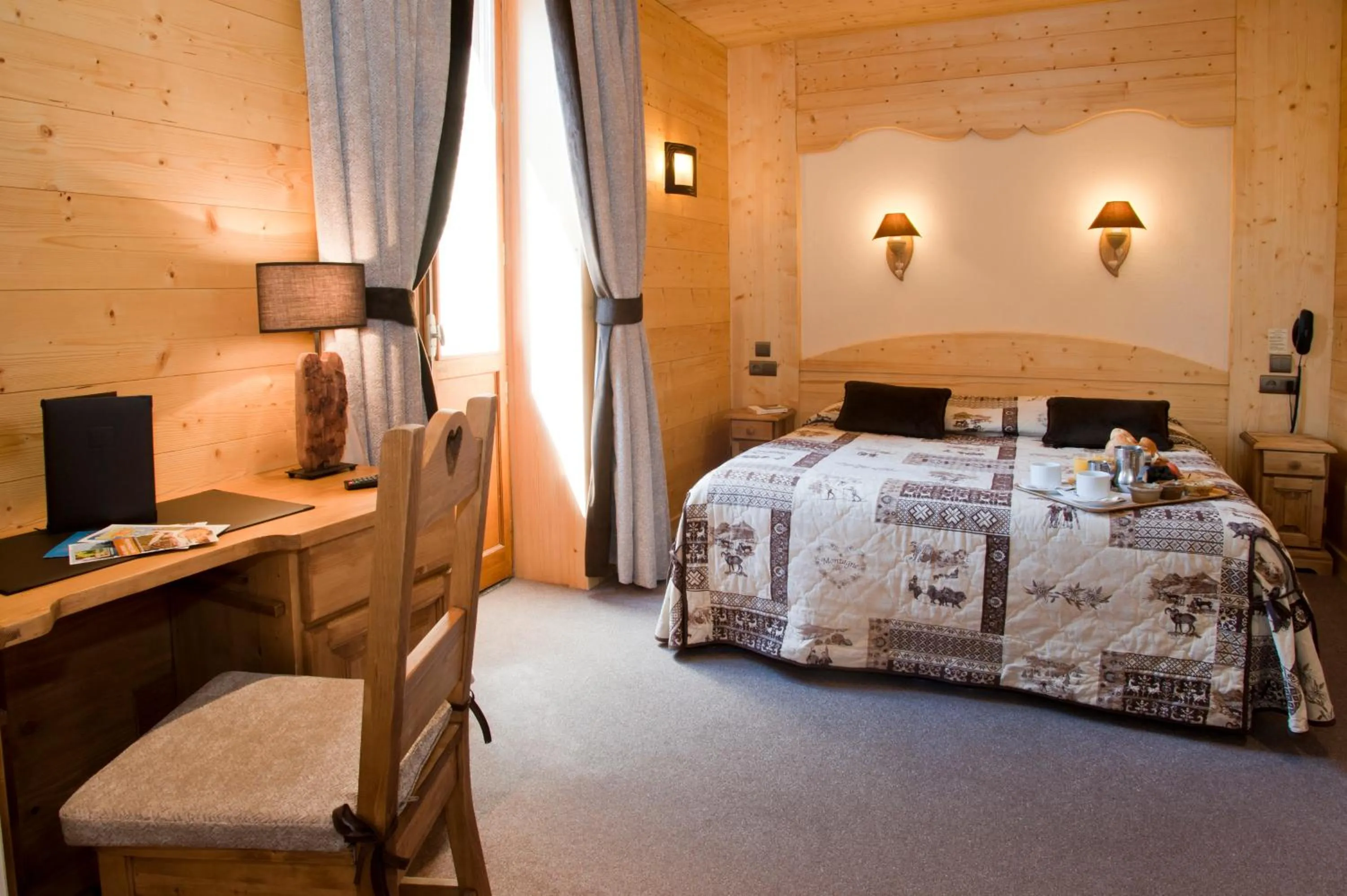 Photo of the whole room, Bed in Logis Hotel & Spa Beau-Site