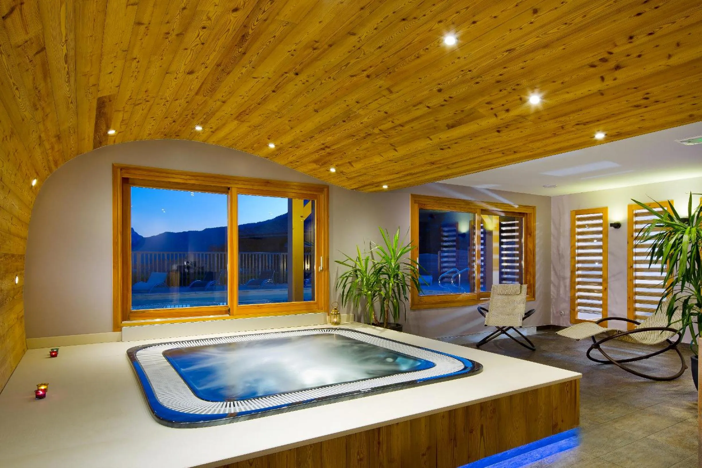 Hot Tub in Logis Hotel & Spa Beau-Site