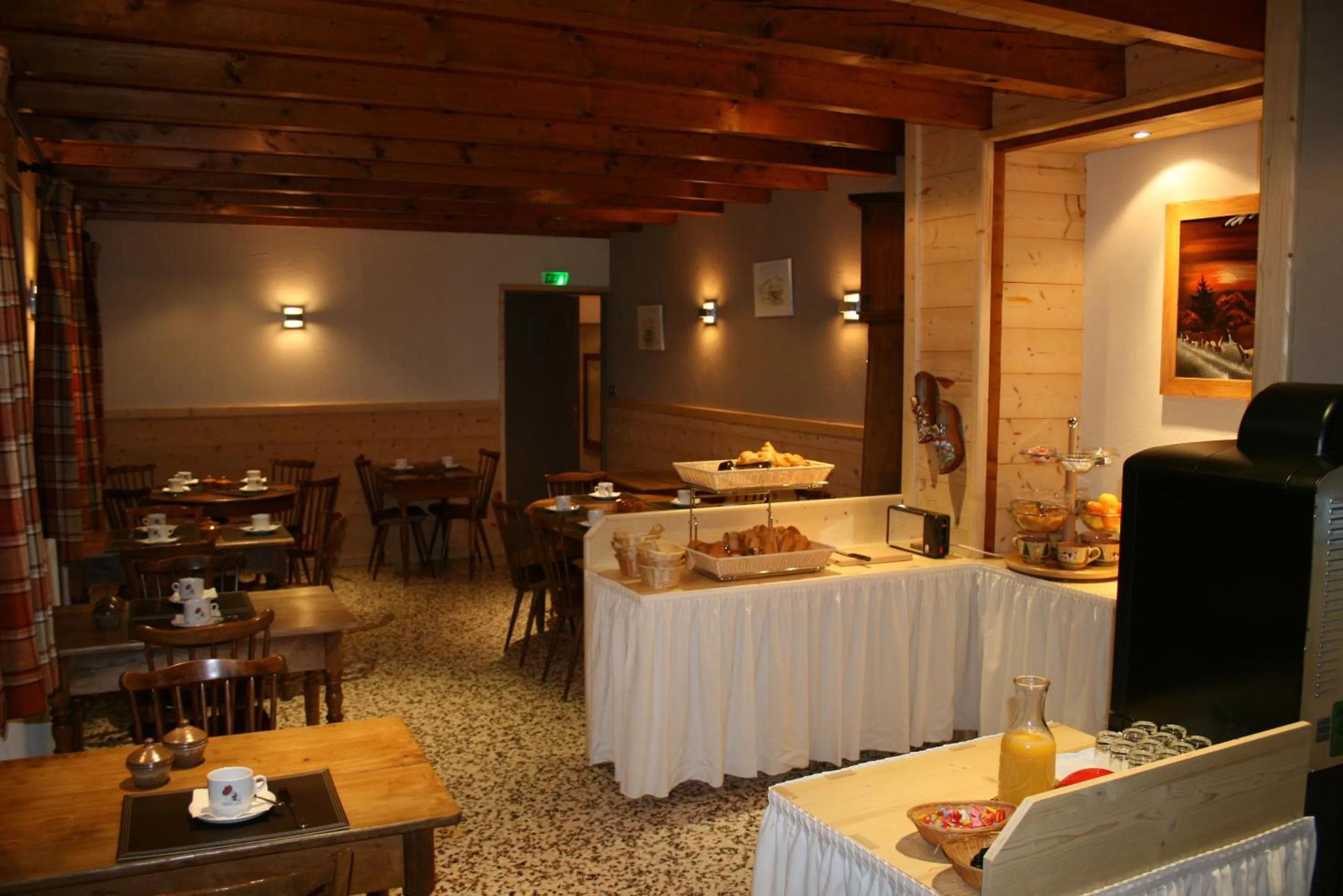 Breakfast in Logis Hotel & Spa Beau-Site