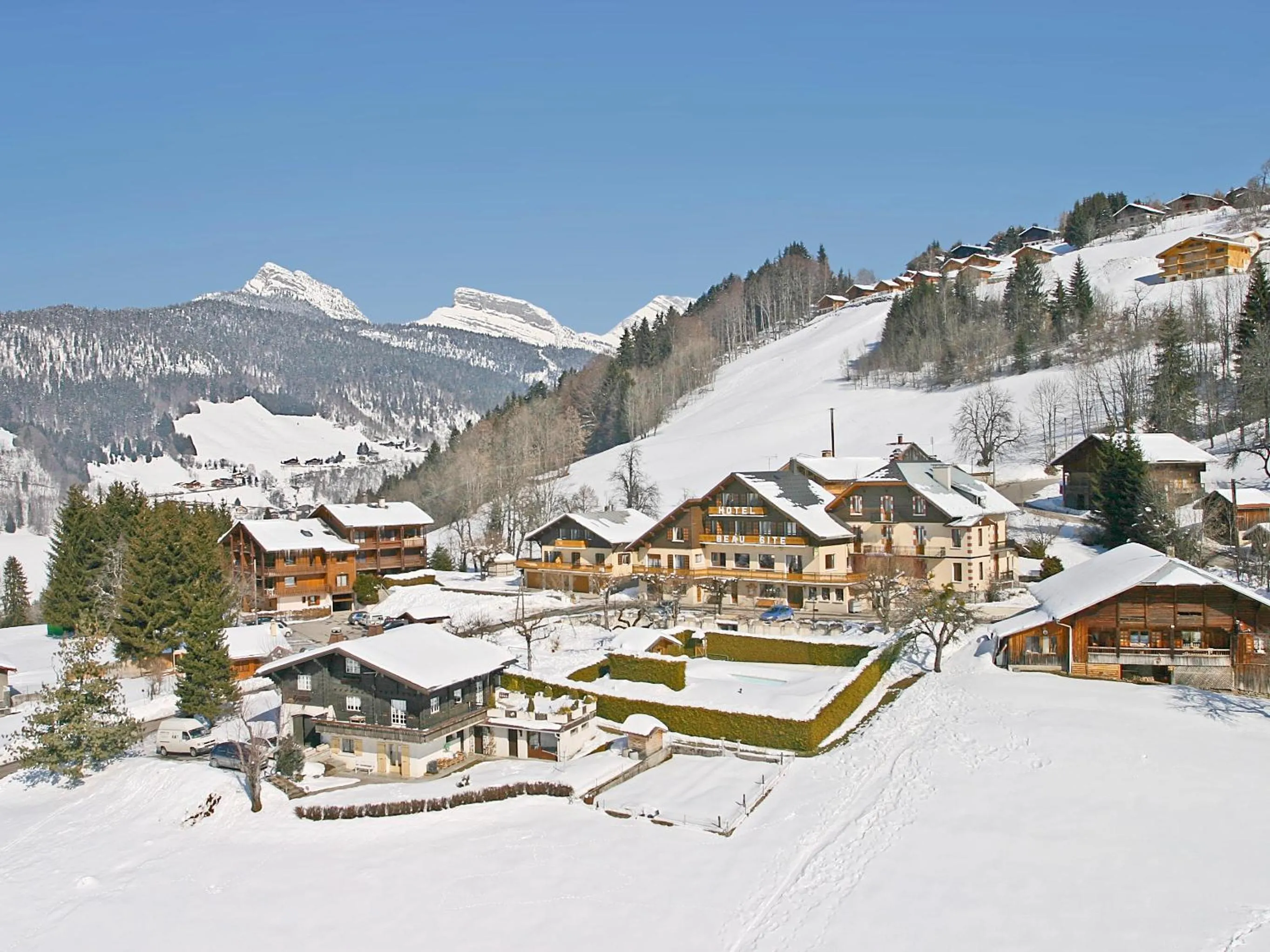 Facade/entrance in Logis Hotel & Spa Beau-Site
