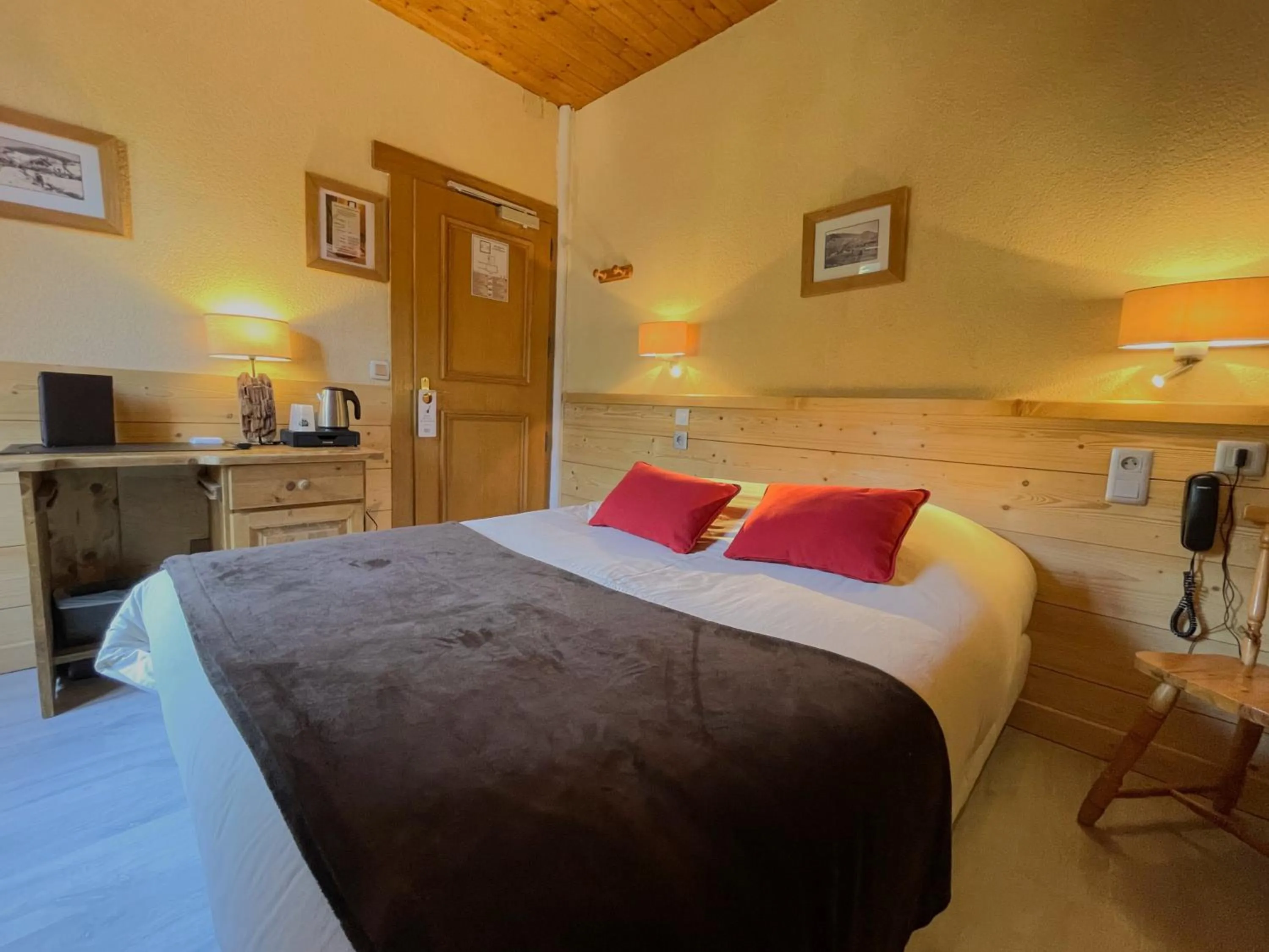 Bedroom, Bed in Logis Hotel & Spa Beau-Site