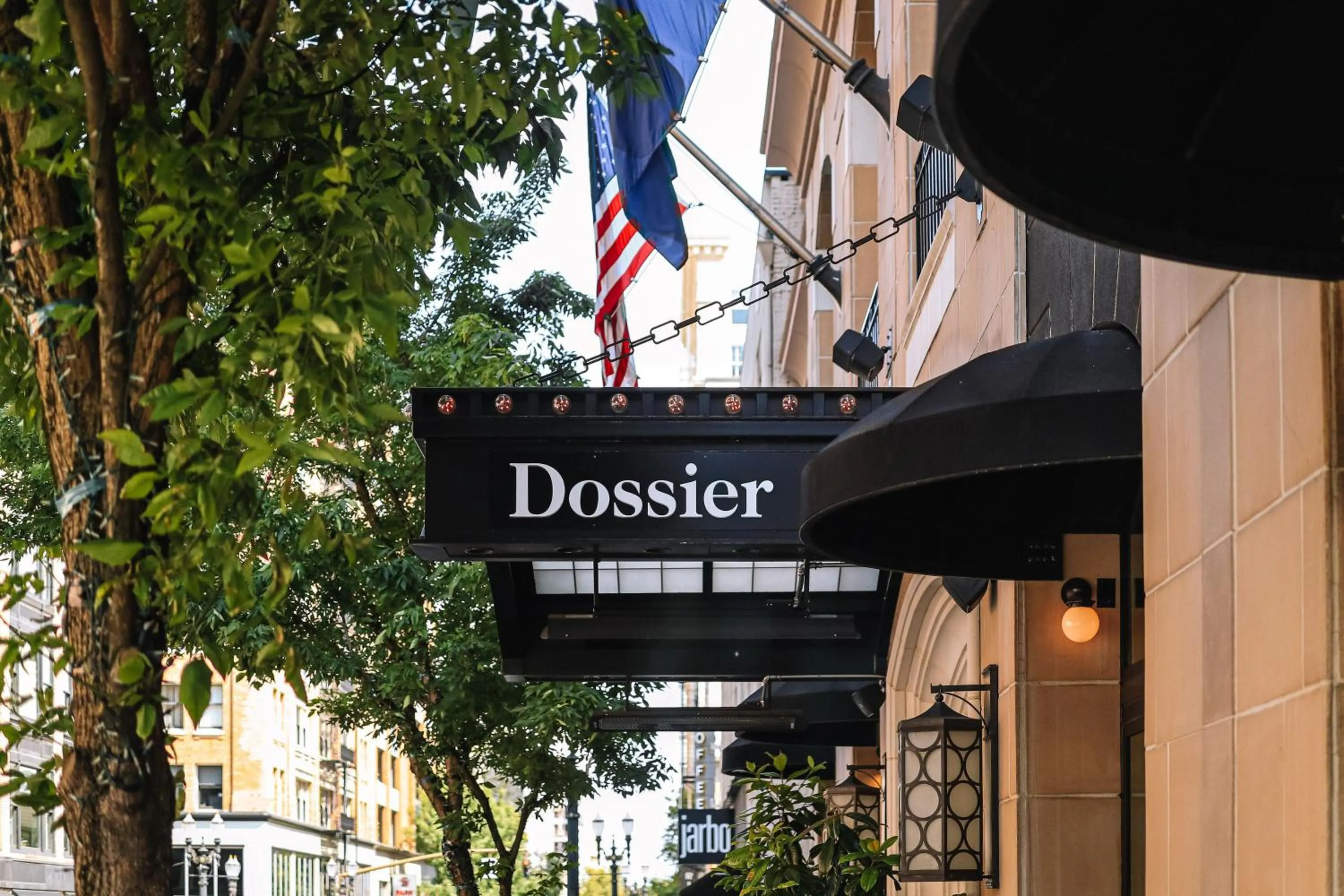 Facade/entrance in Dossier