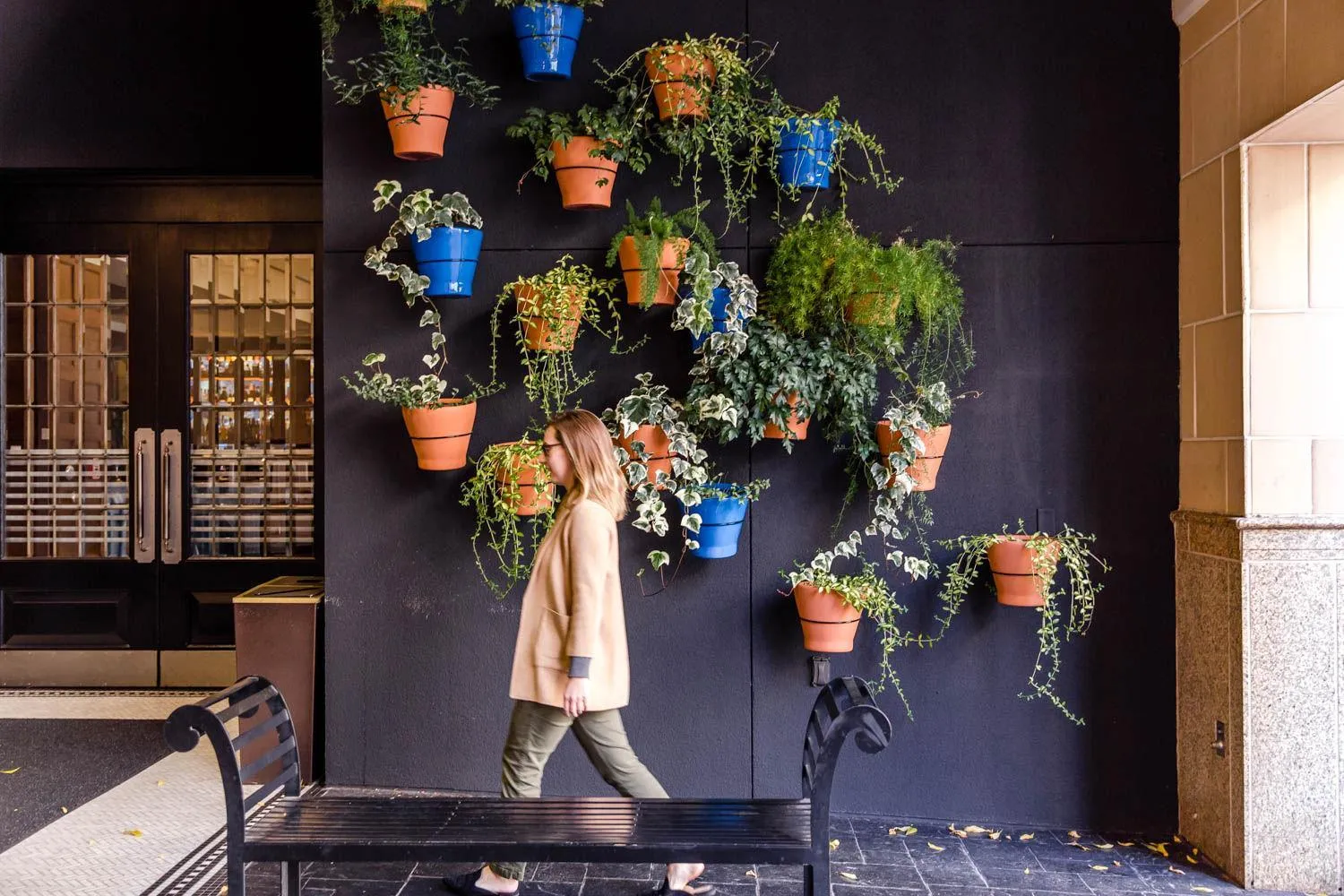 Facade/entrance in Dossier