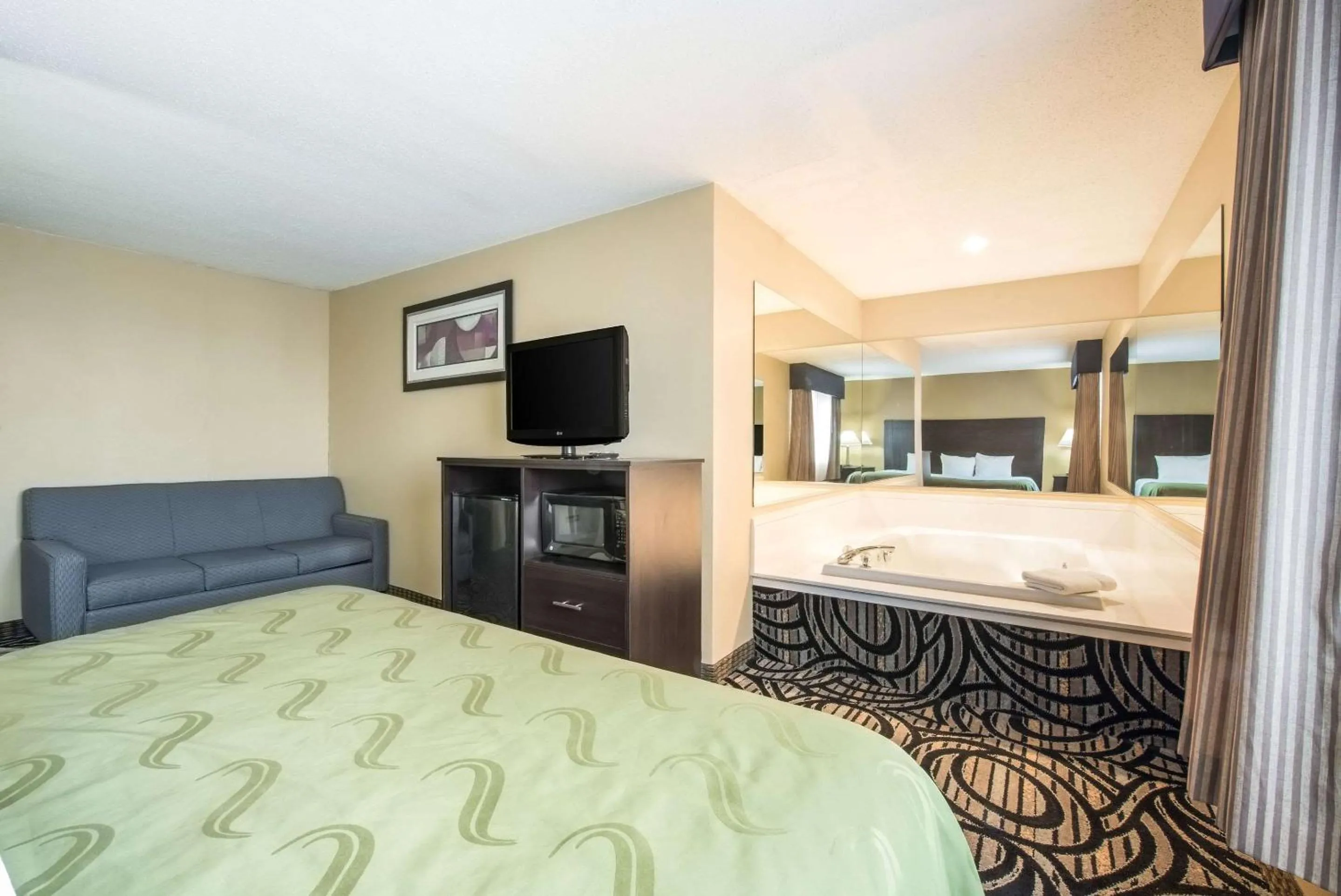 Photo of the whole room, Bed in Quality Inn & Suites Menomonie