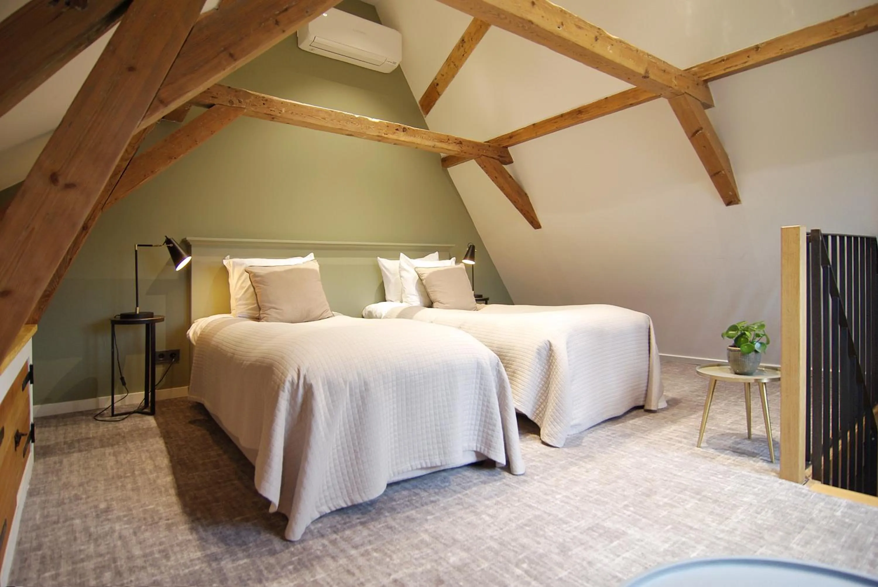 Bed in Authentic Farmhouse - De Vergulden Eenhoorn