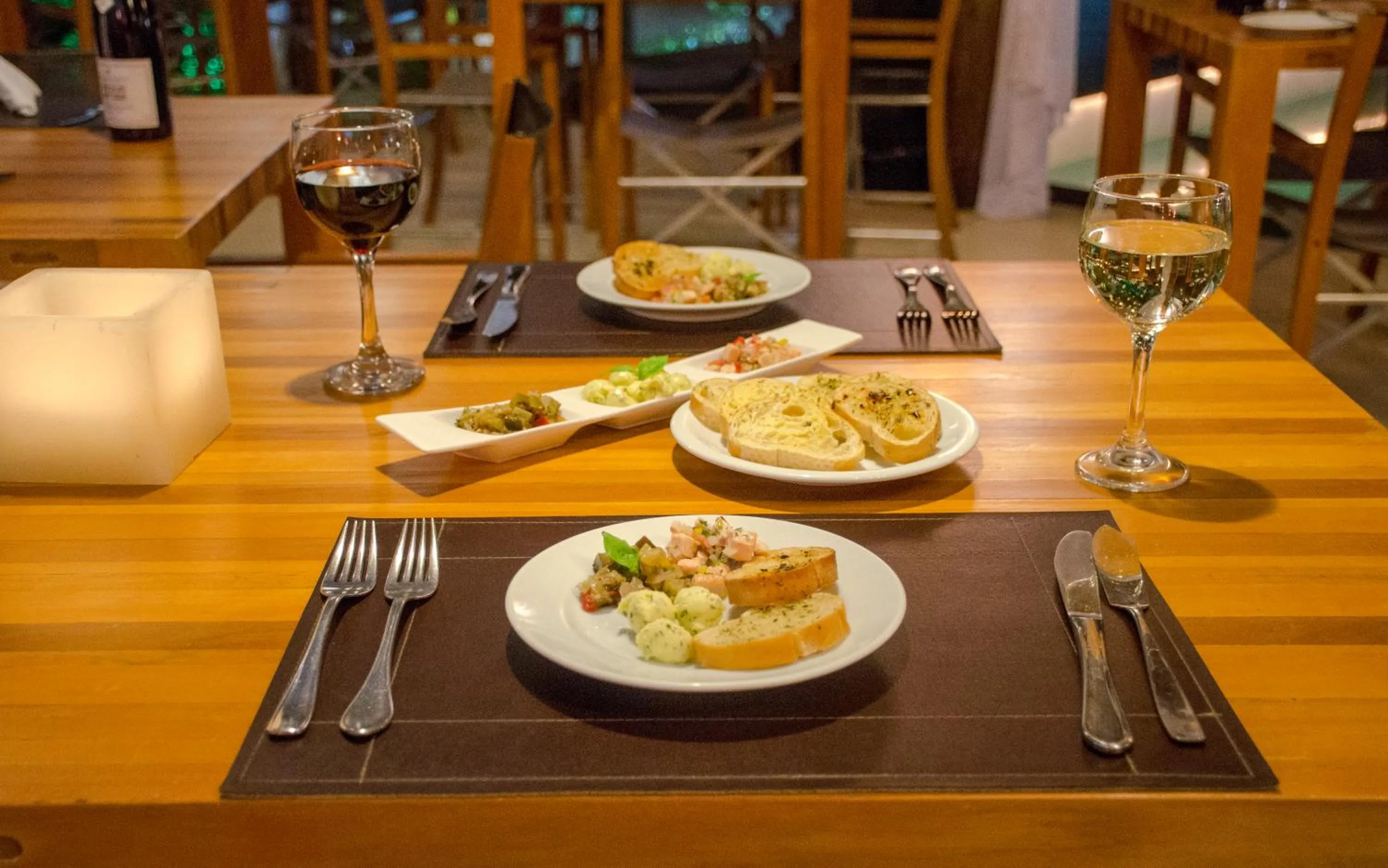 Restaurant/places to eat in Villa dos Corais