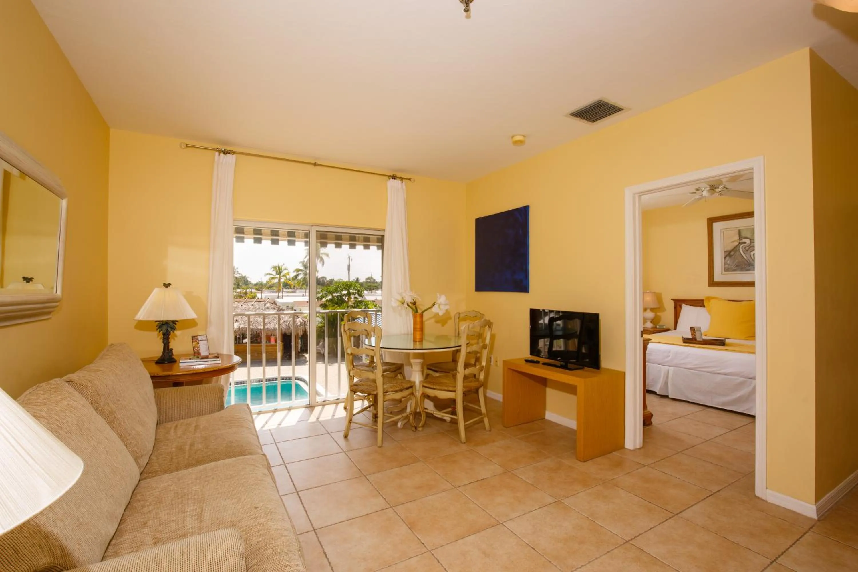 Photo of the whole room, Bed in Naples Garden Inn