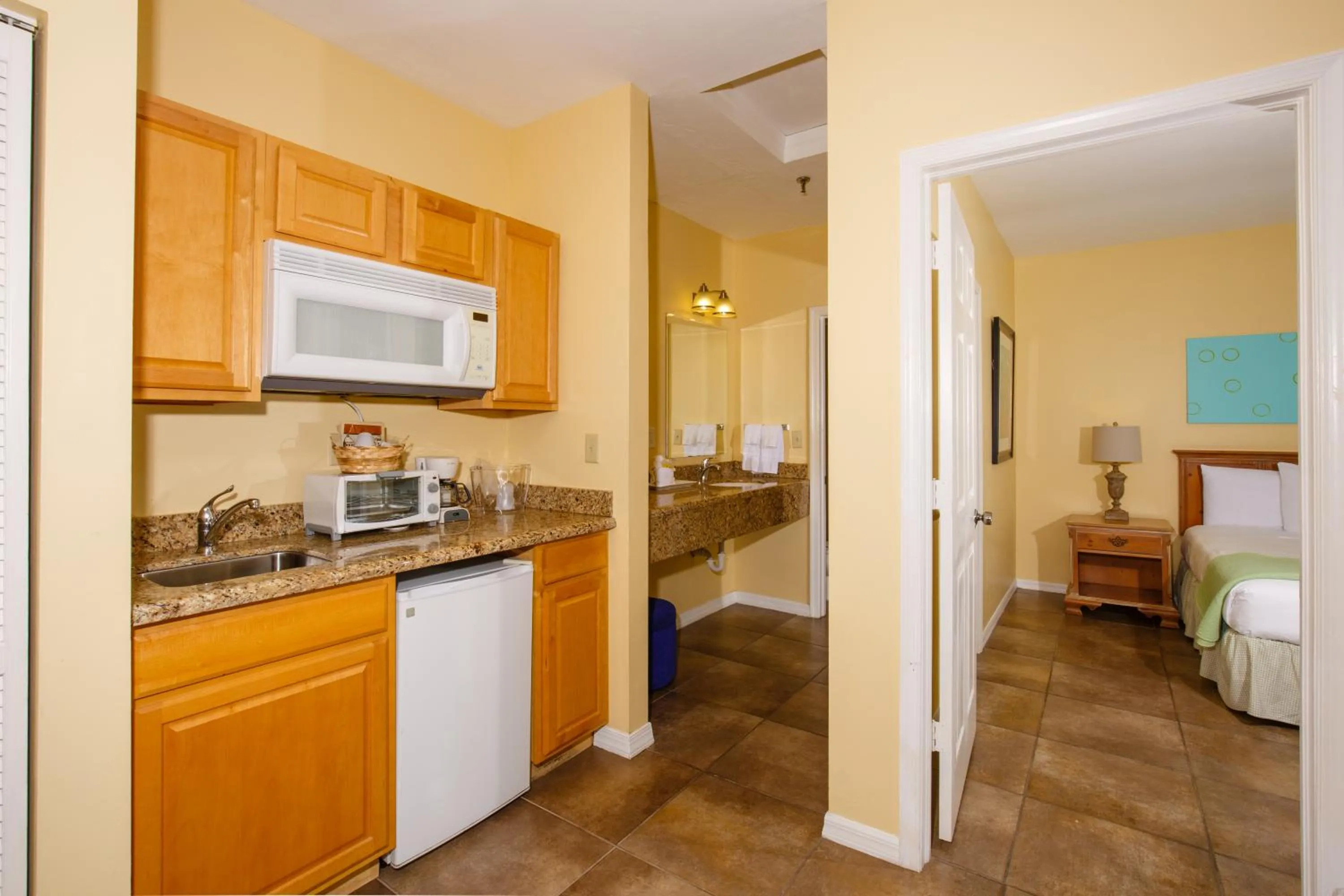 Kitchen or kitchenette in Naples Garden Inn