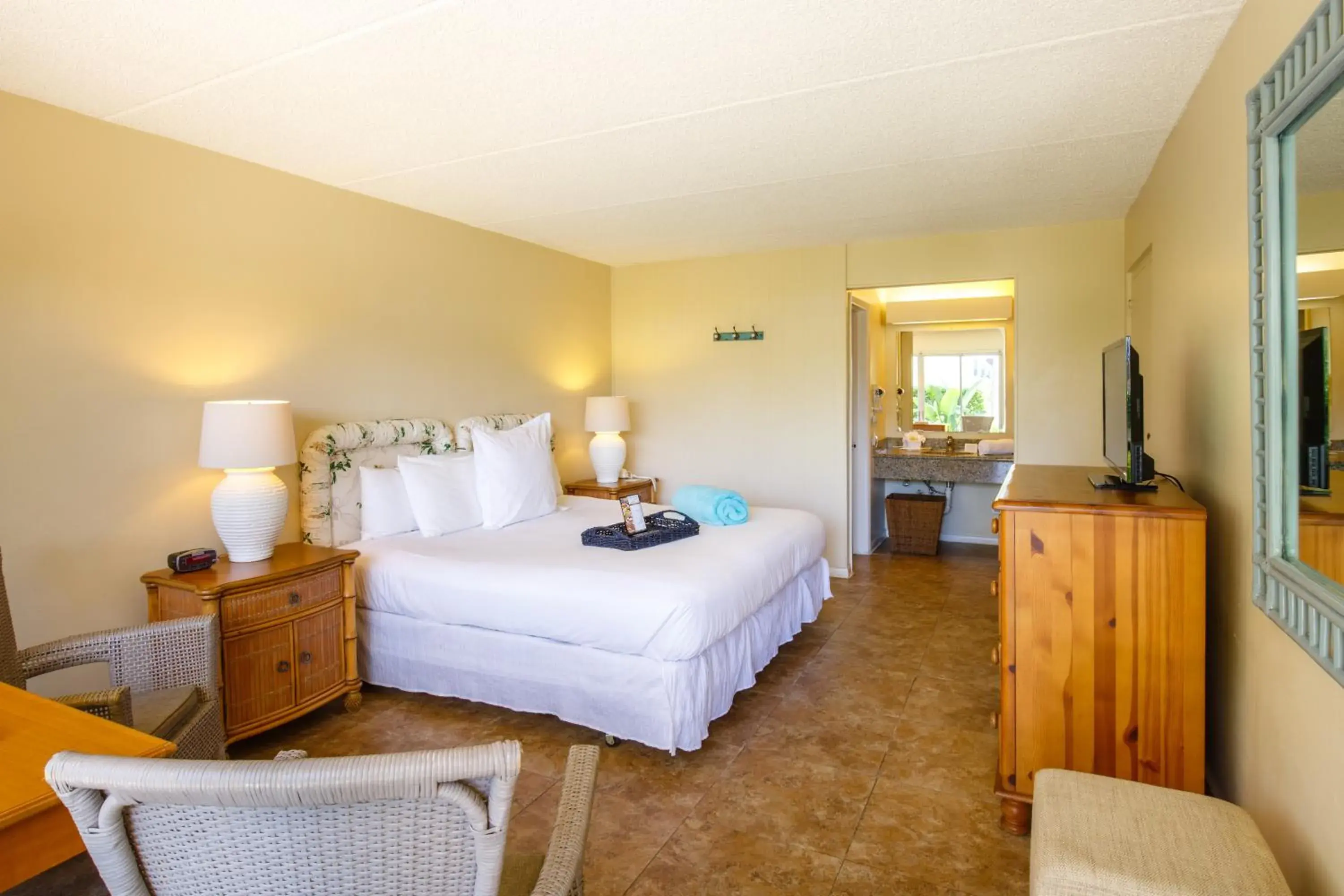 Standard King Room in Naples Garden Inn Standard King Room in Naples Garden Inn