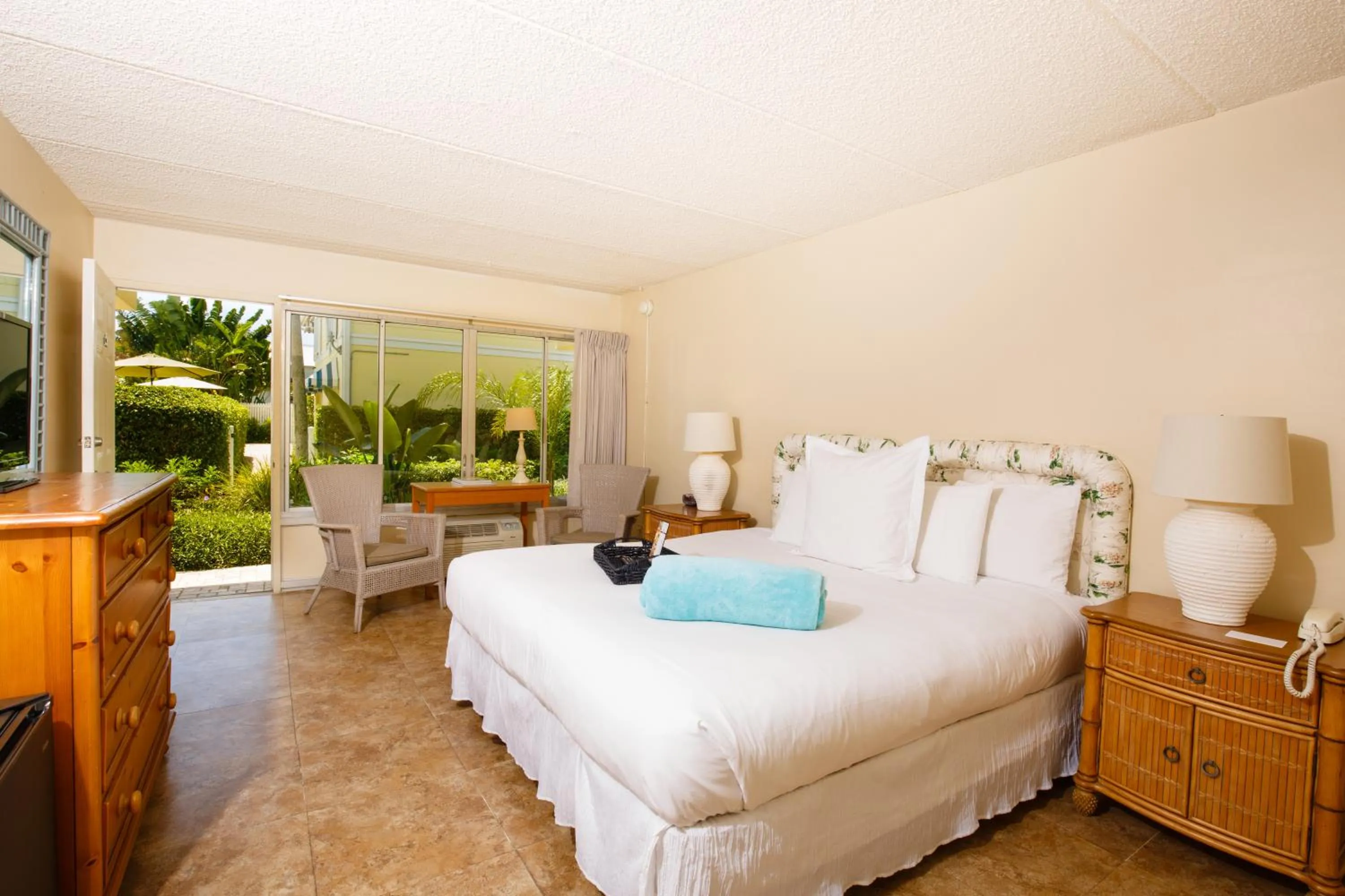 Photo of the whole room, Bed in Naples Garden Inn