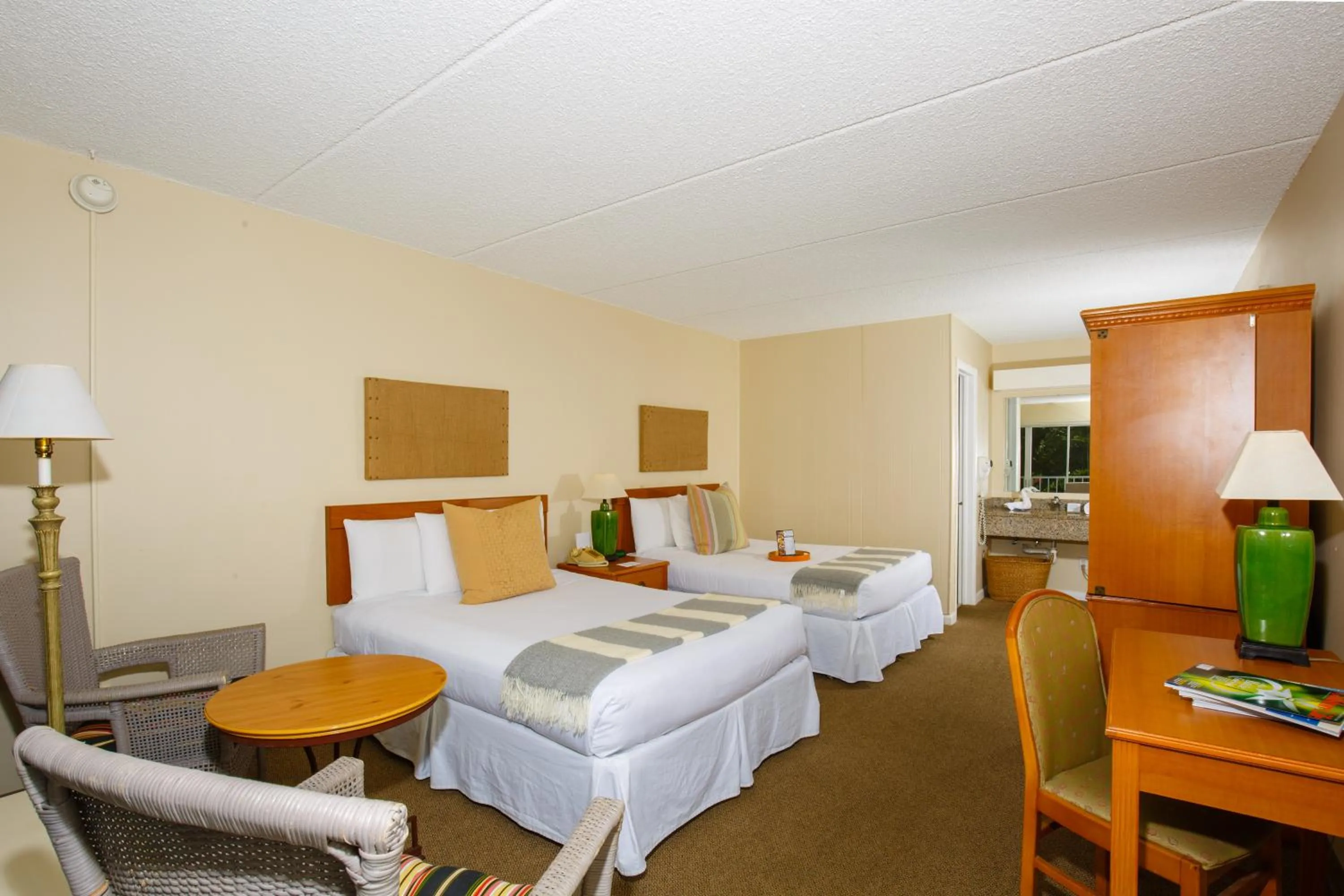 Photo of the whole room, Bed in Naples Garden Inn