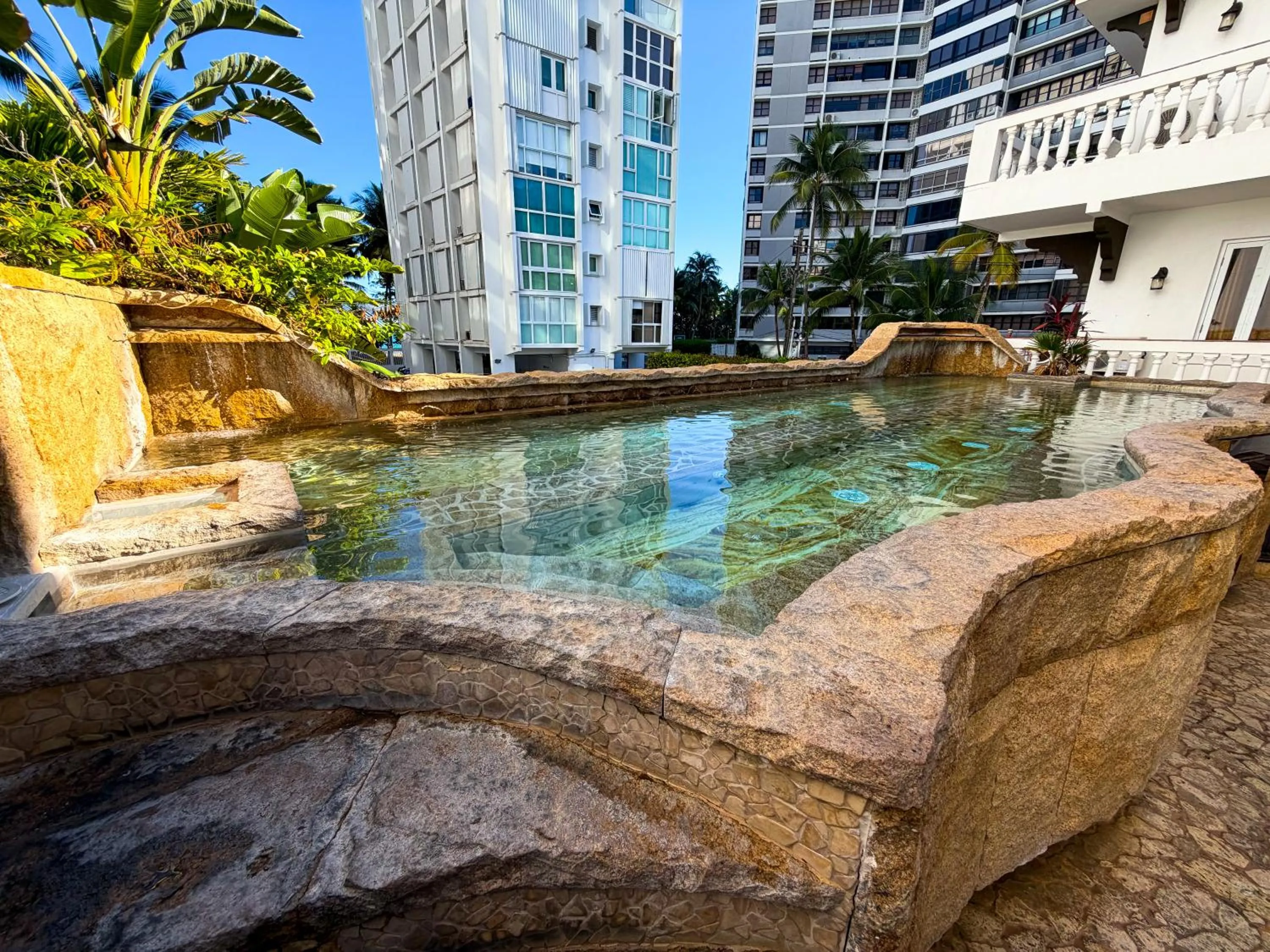 Hot Tub in Acacia Boutique Hotel