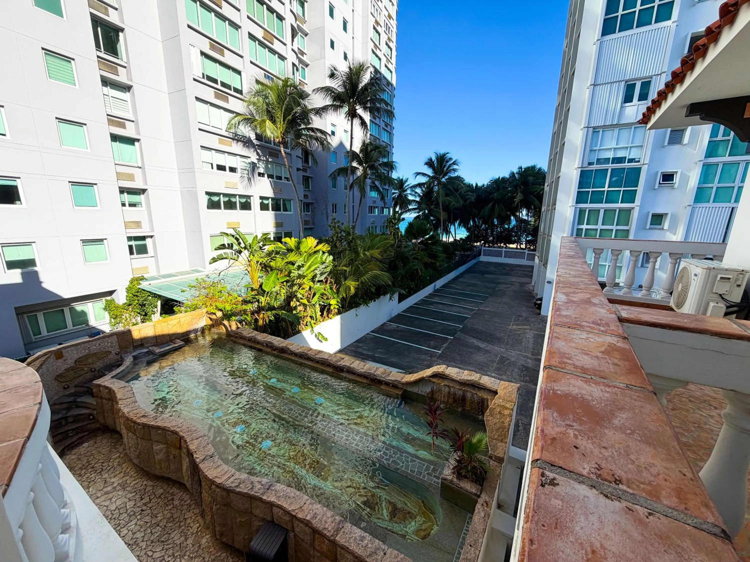 Hot Tub in Acacia Boutique Hotel