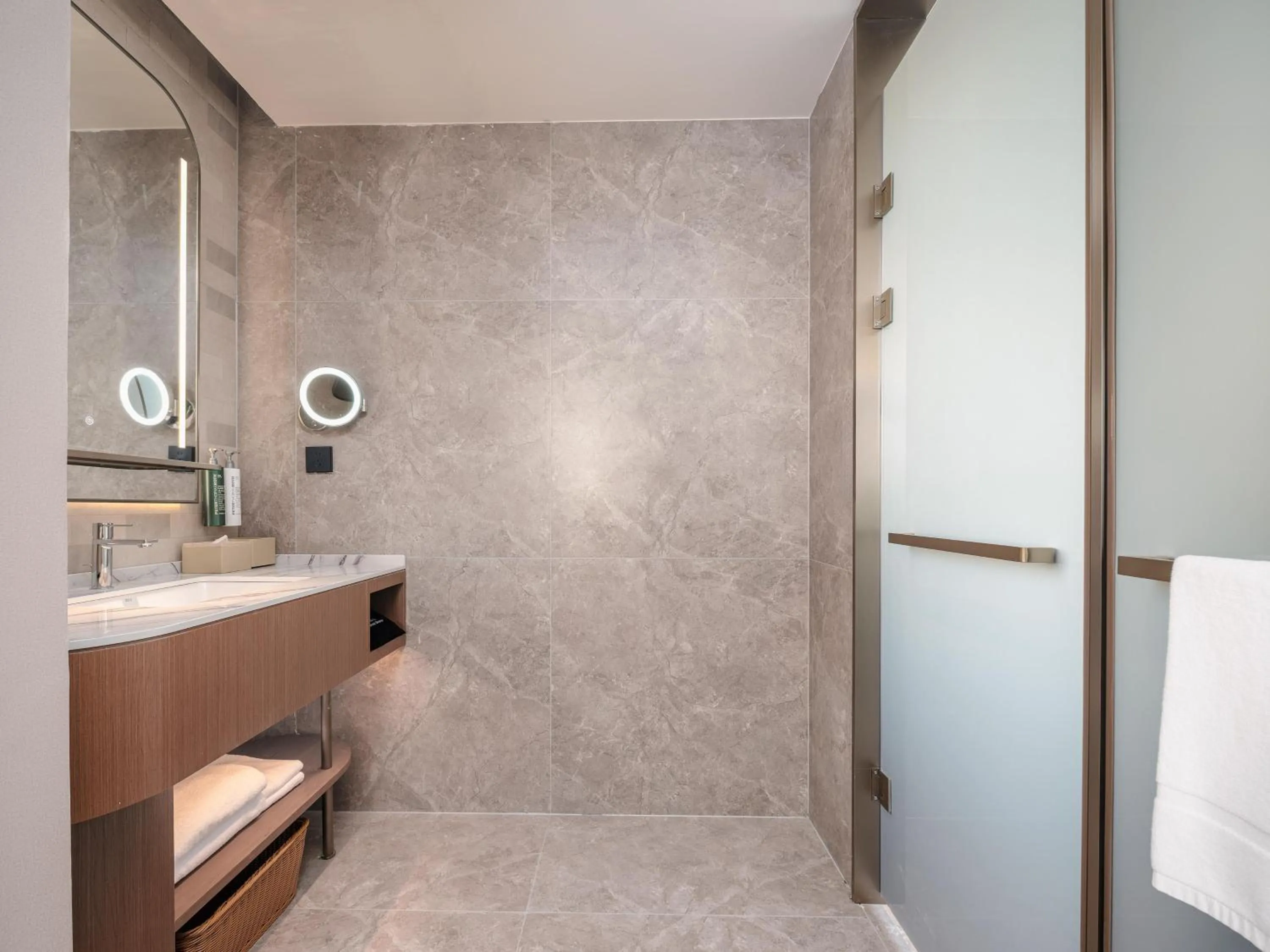 Bathroom in Hilton Garden Inn Shanghai Caohejing Hi-Tech Park