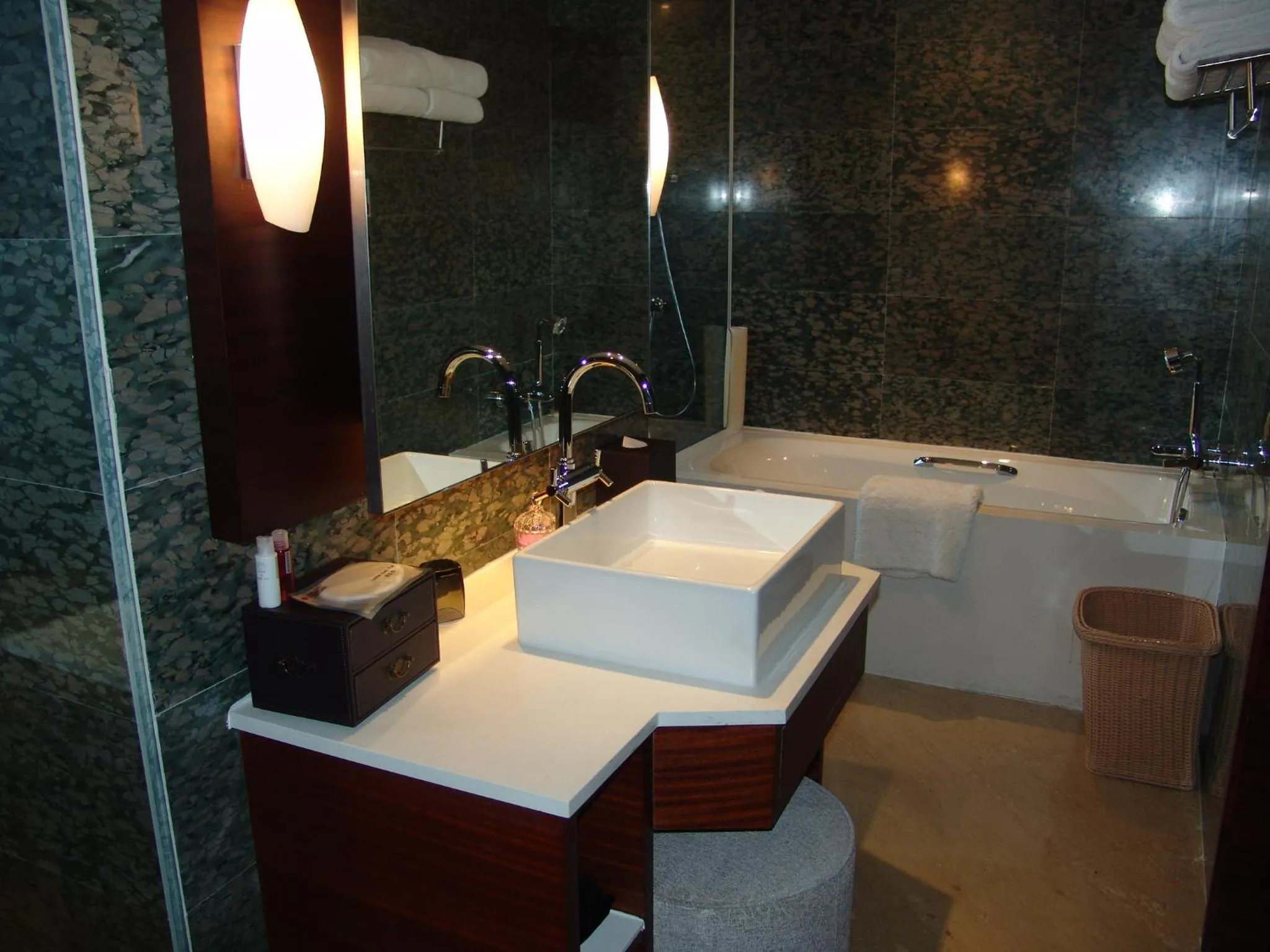 Toilet in Hilton Garden Inn Shanghai Caohejing Hi-Tech Park