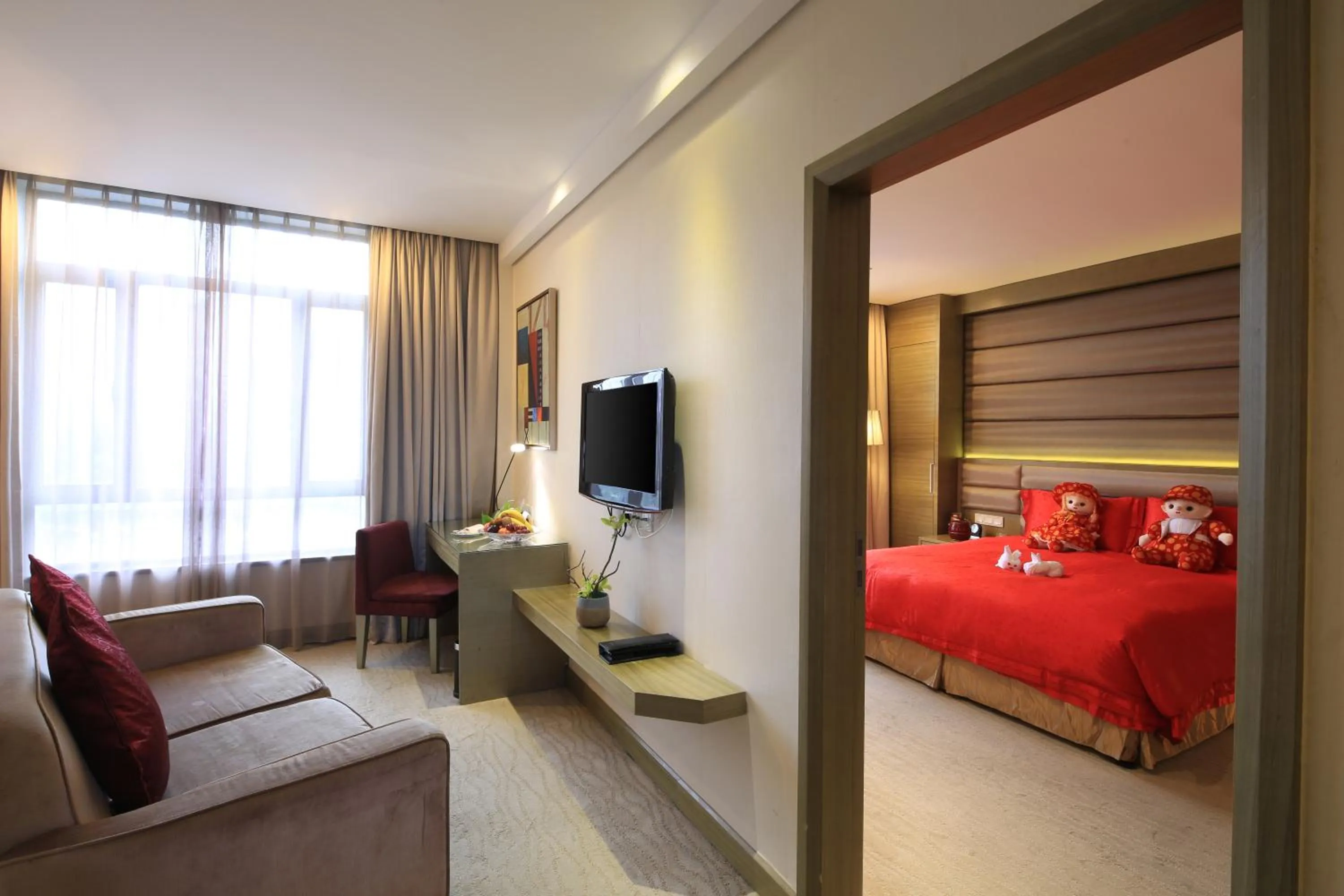 Living room, Bed in Hilton Garden Inn Shanghai Caohejing Hi-Tech Park