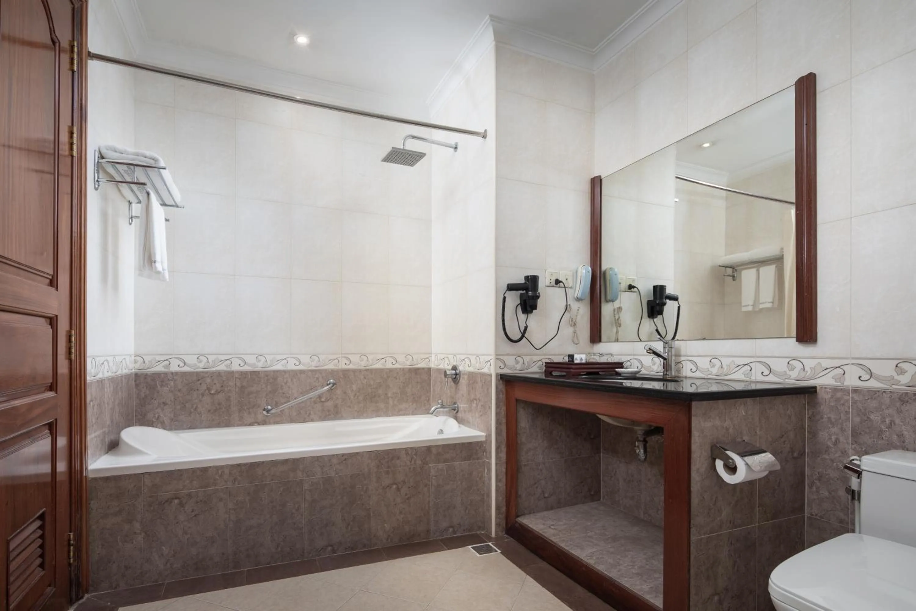 Shower in Baitong Heritage Hotel