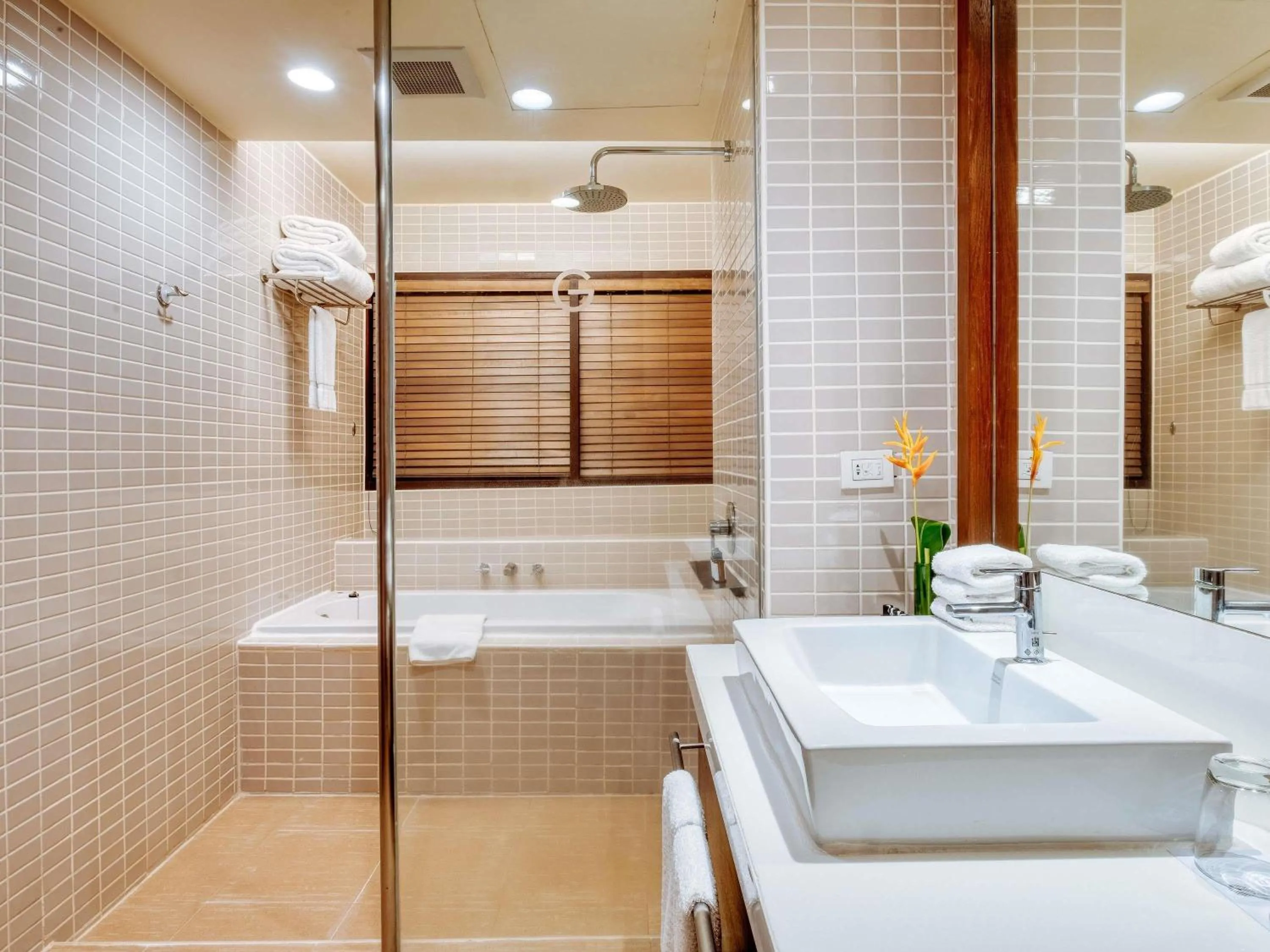 King Room with Pool View in Pullman Pattaya Hotel G