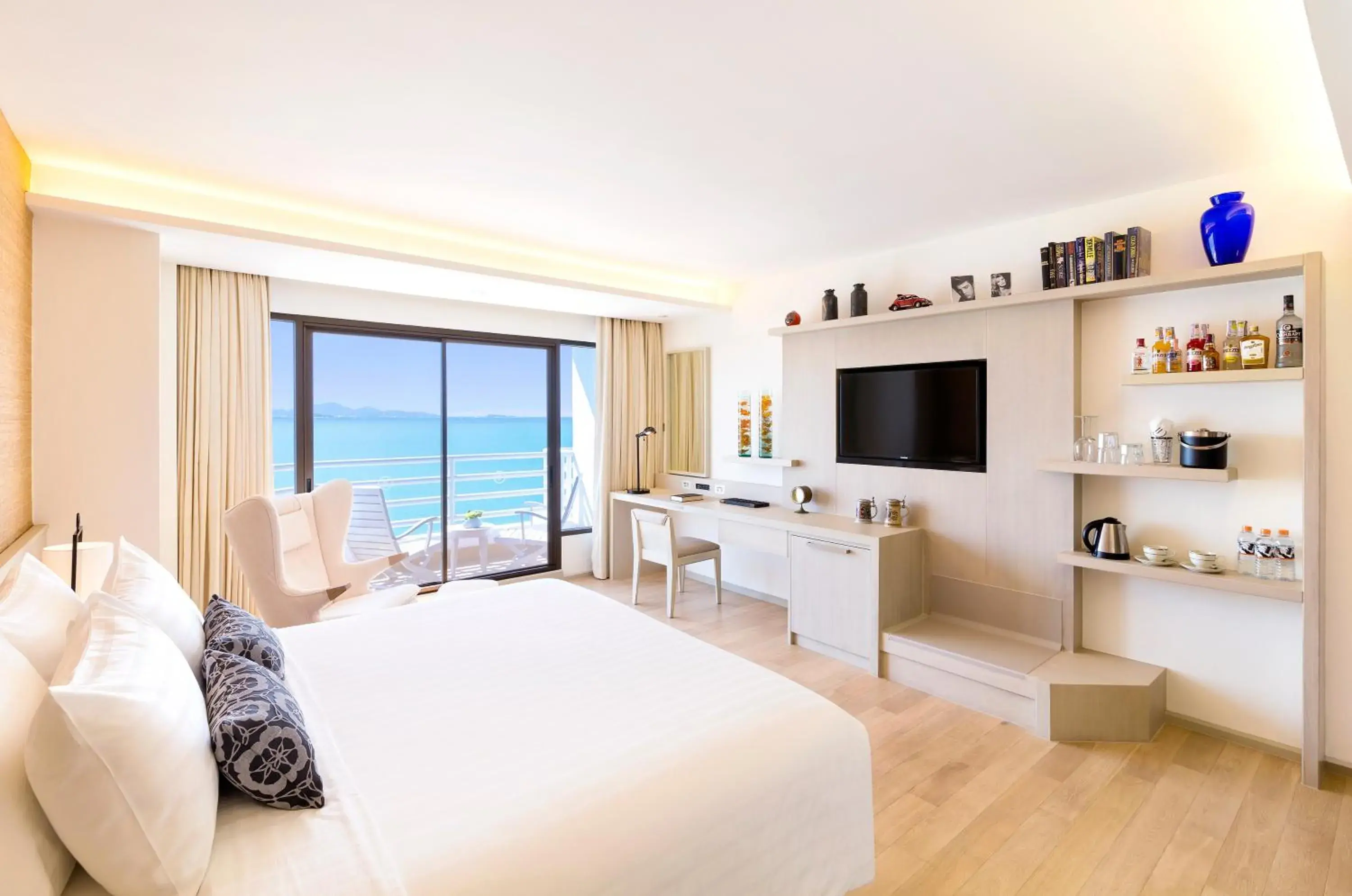 Executive King Room with Lounge Access and Sea View in Pullman Pattaya Hotel G Executive King Room with Lounge Access and Sea View in Pullman Pattaya Hotel G