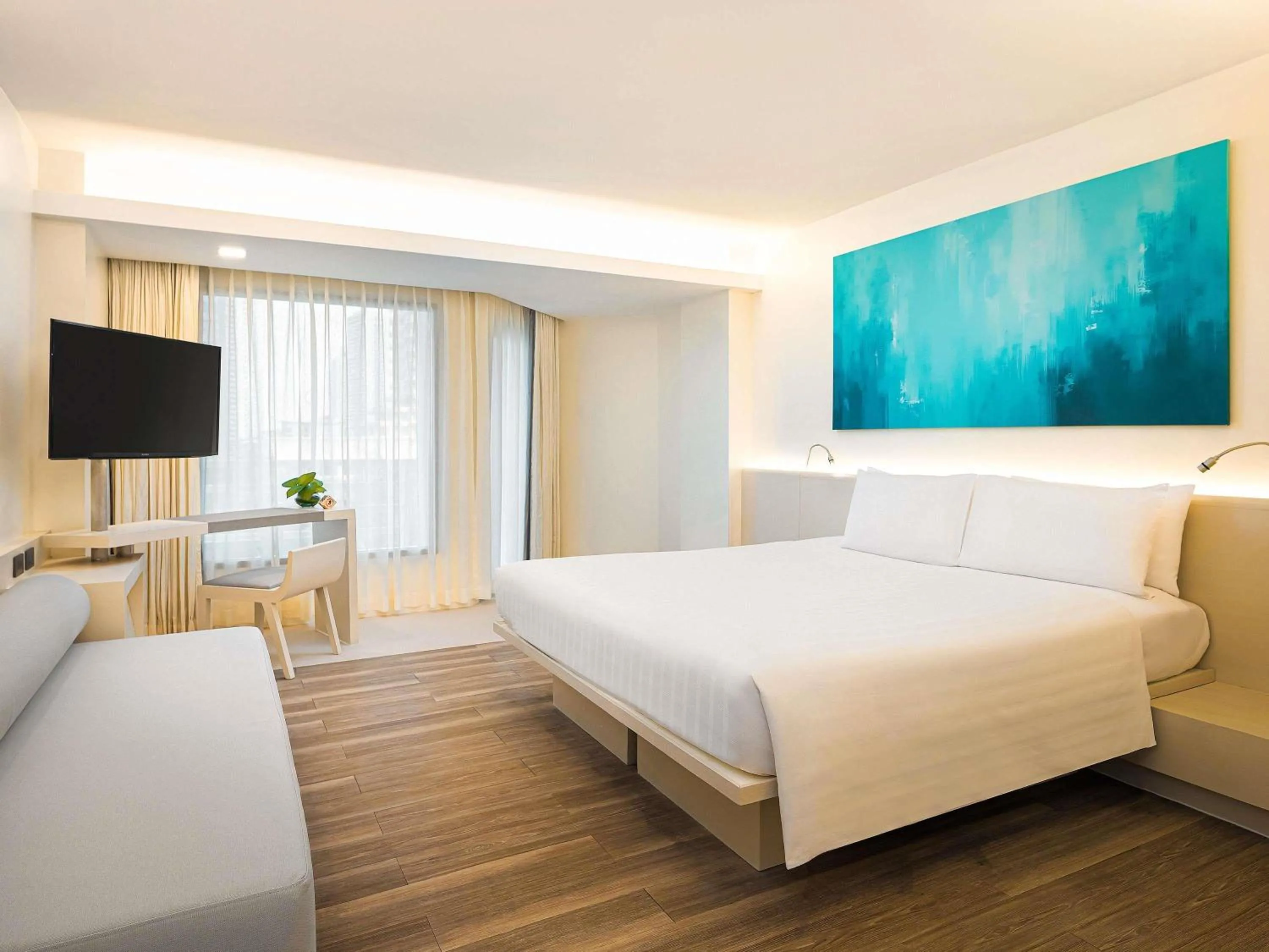 Deluxe King Room in Pullman Pattaya Hotel G