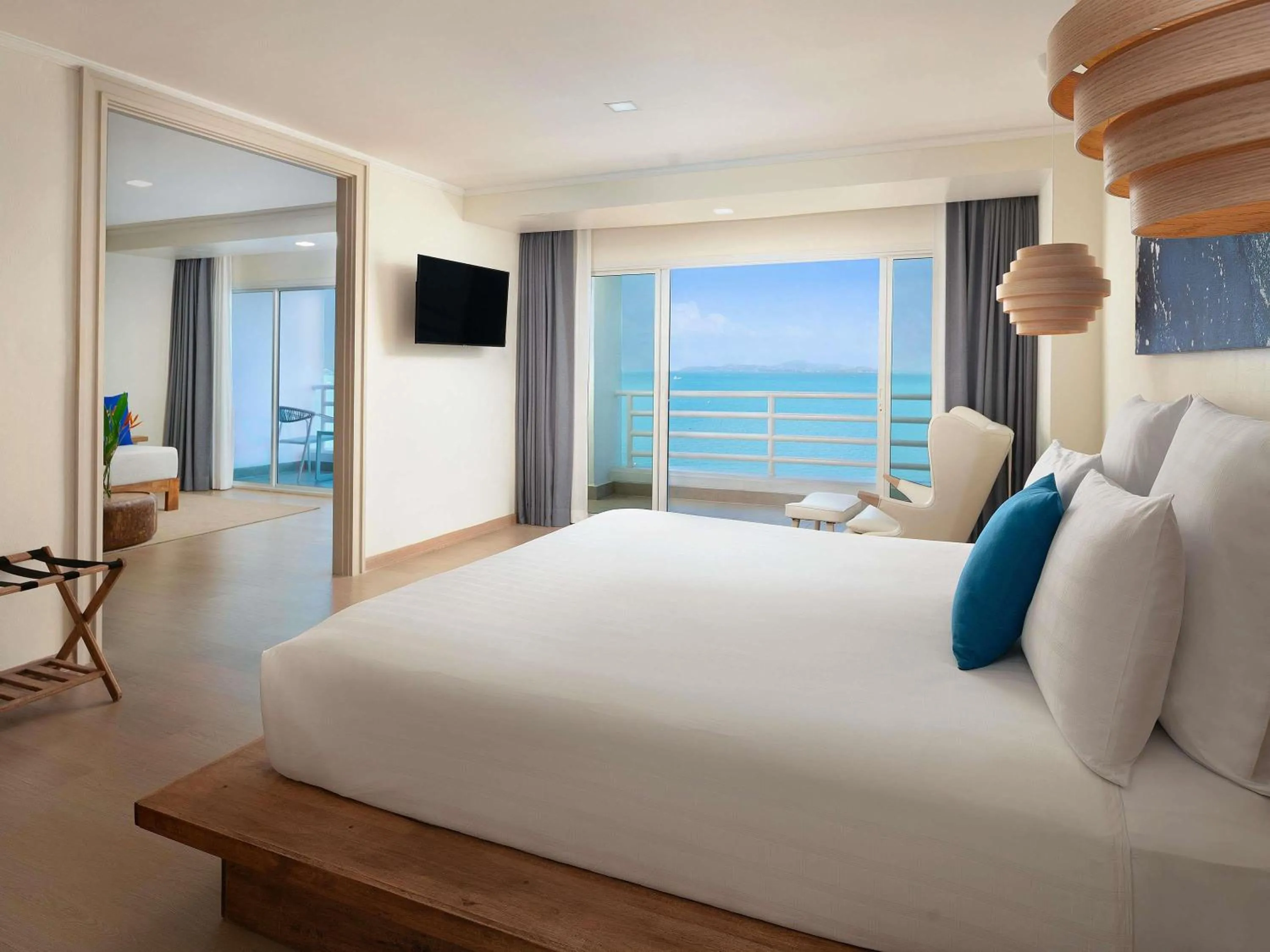 Natural landscape, Bed in Pullman Pattaya Hotel G