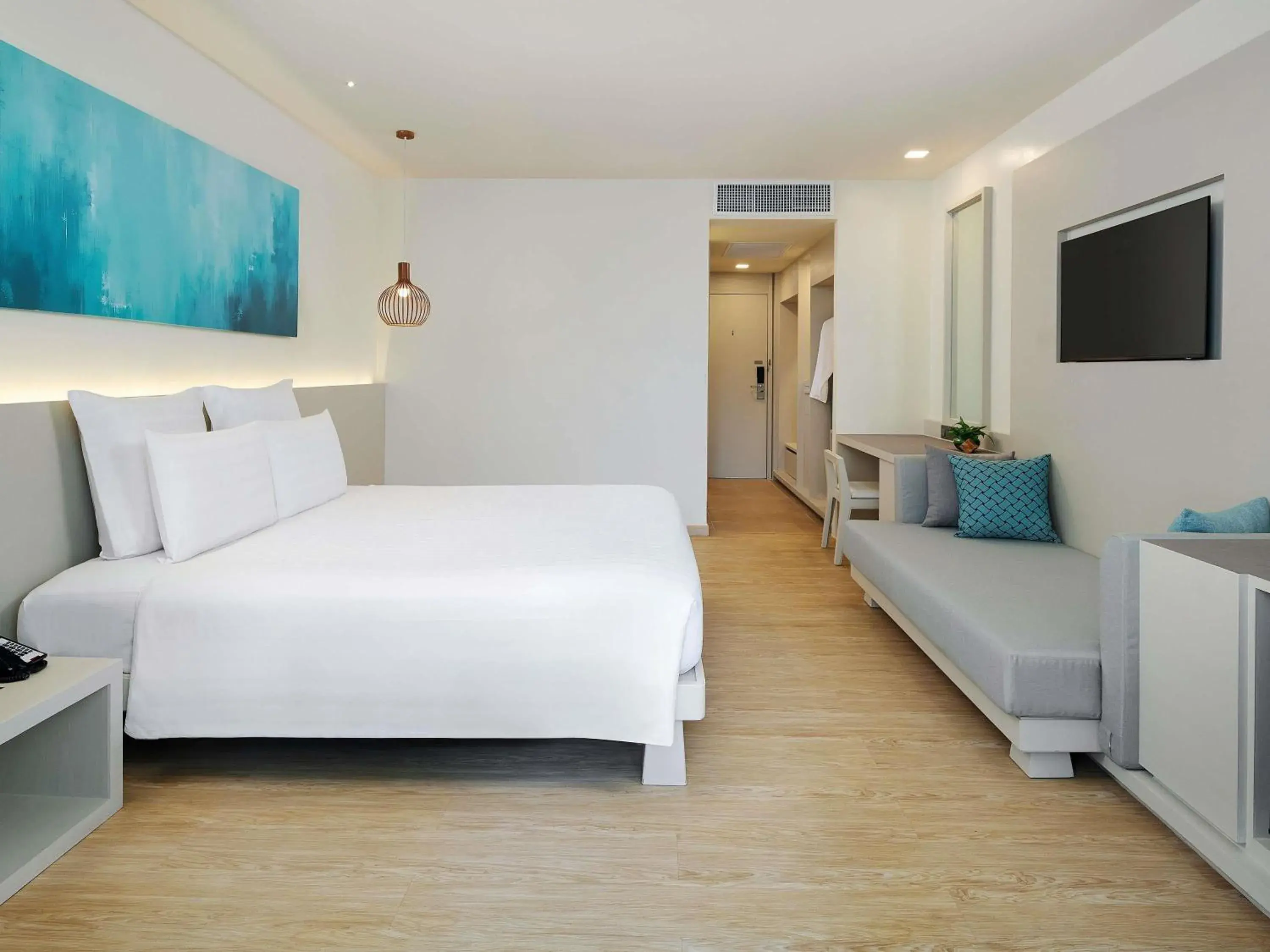 Twin Room with Pool View in Pullman Pattaya Hotel G Twin Room with Pool View in Pullman Pattaya Hotel G