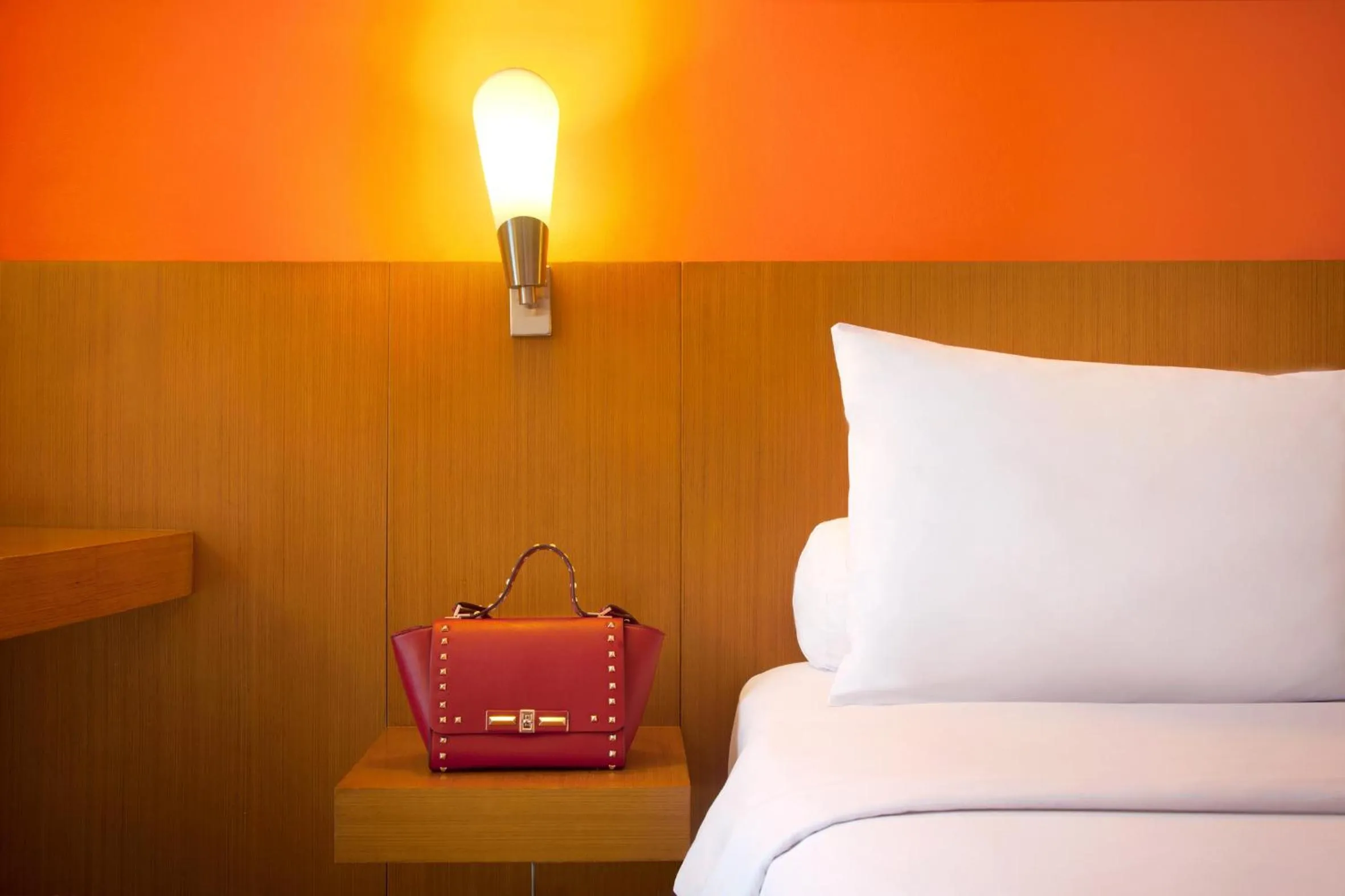 Shower, Bed in Hotel Ibis Semarang Simpang Lima