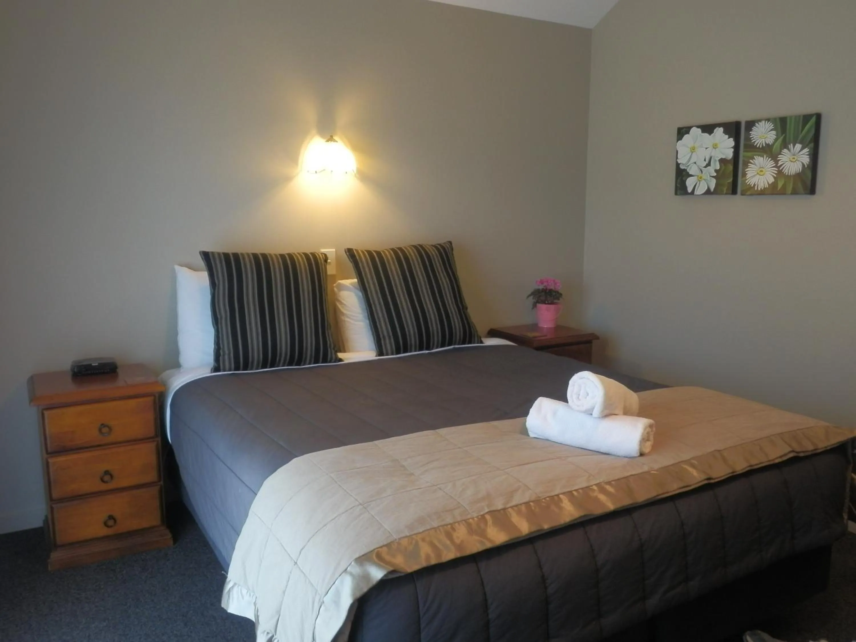 Guests in Lake Wanaka Lodge