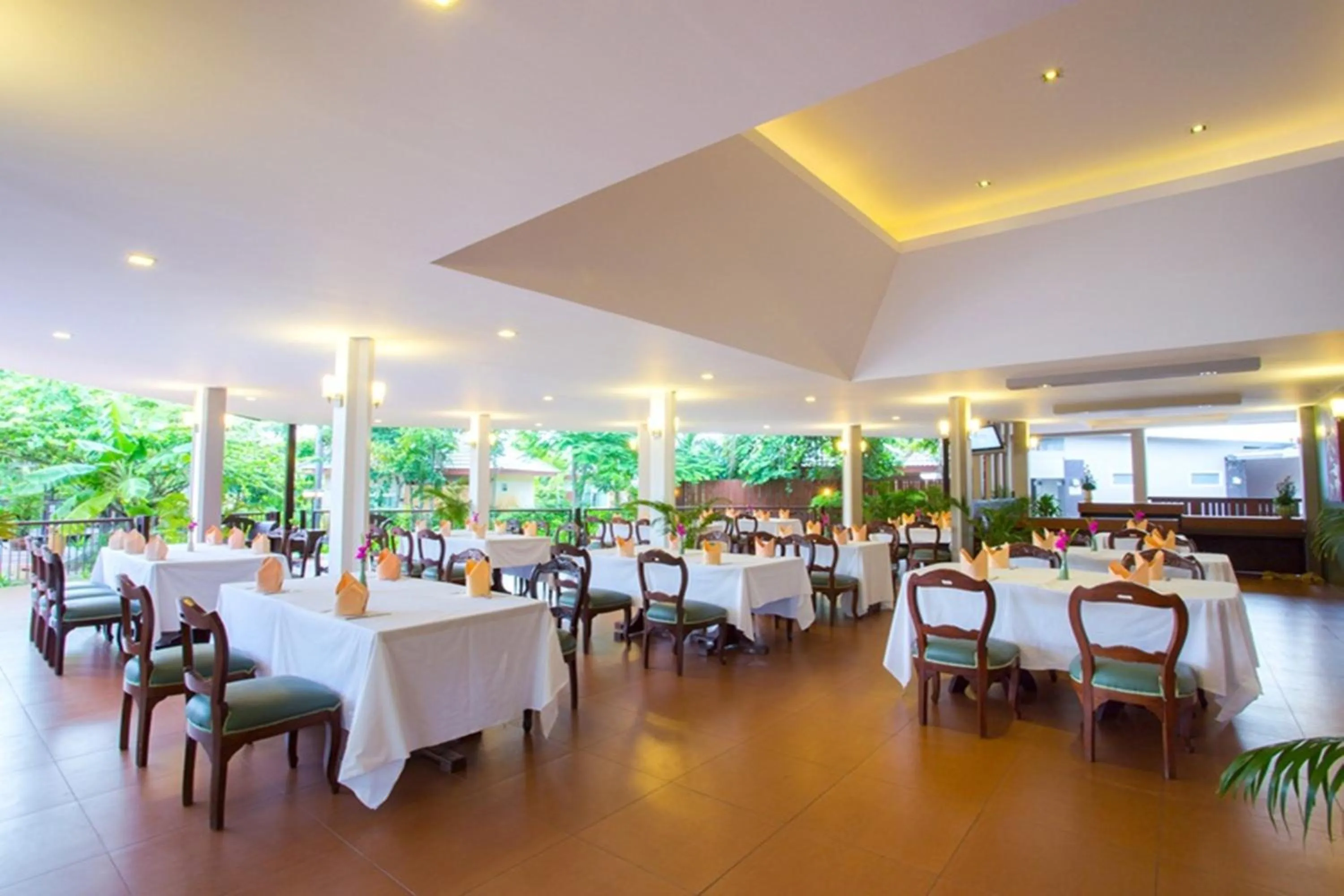 Dining area in Eastiny Resort & Spa