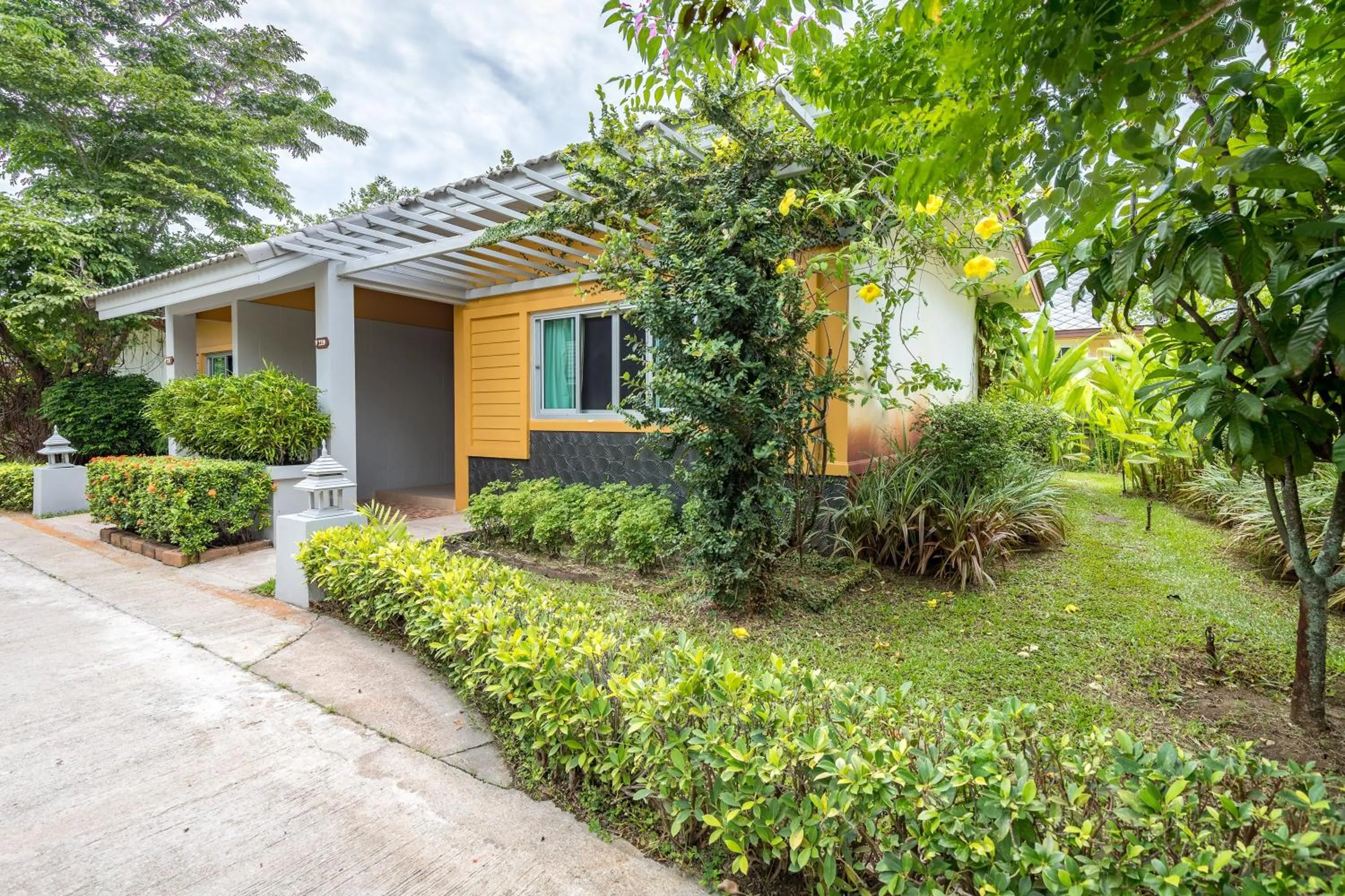 Property building in Eastiny Resort & Spa