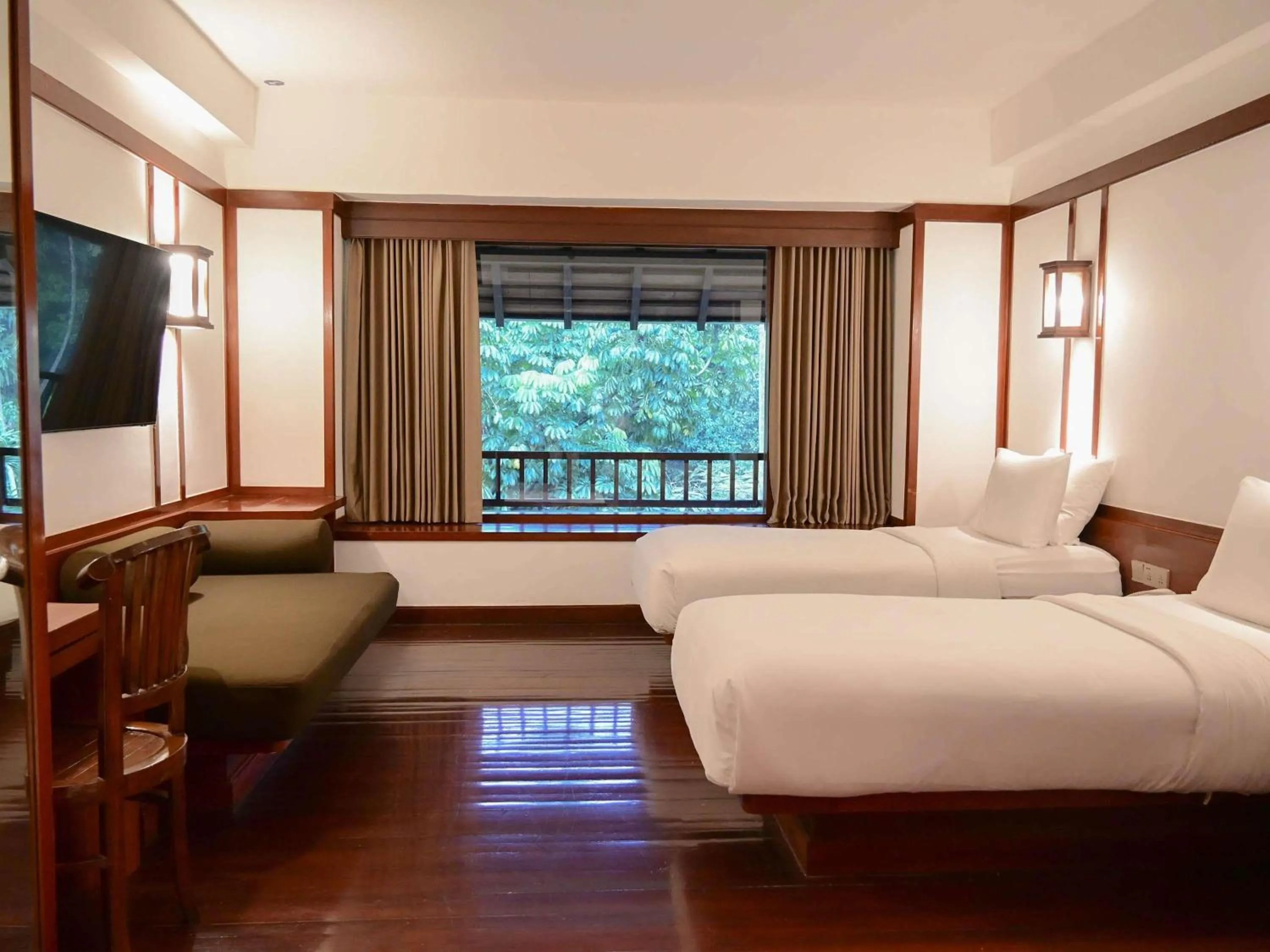 Bedroom, Bed in Novotel Bogor Golf Resort