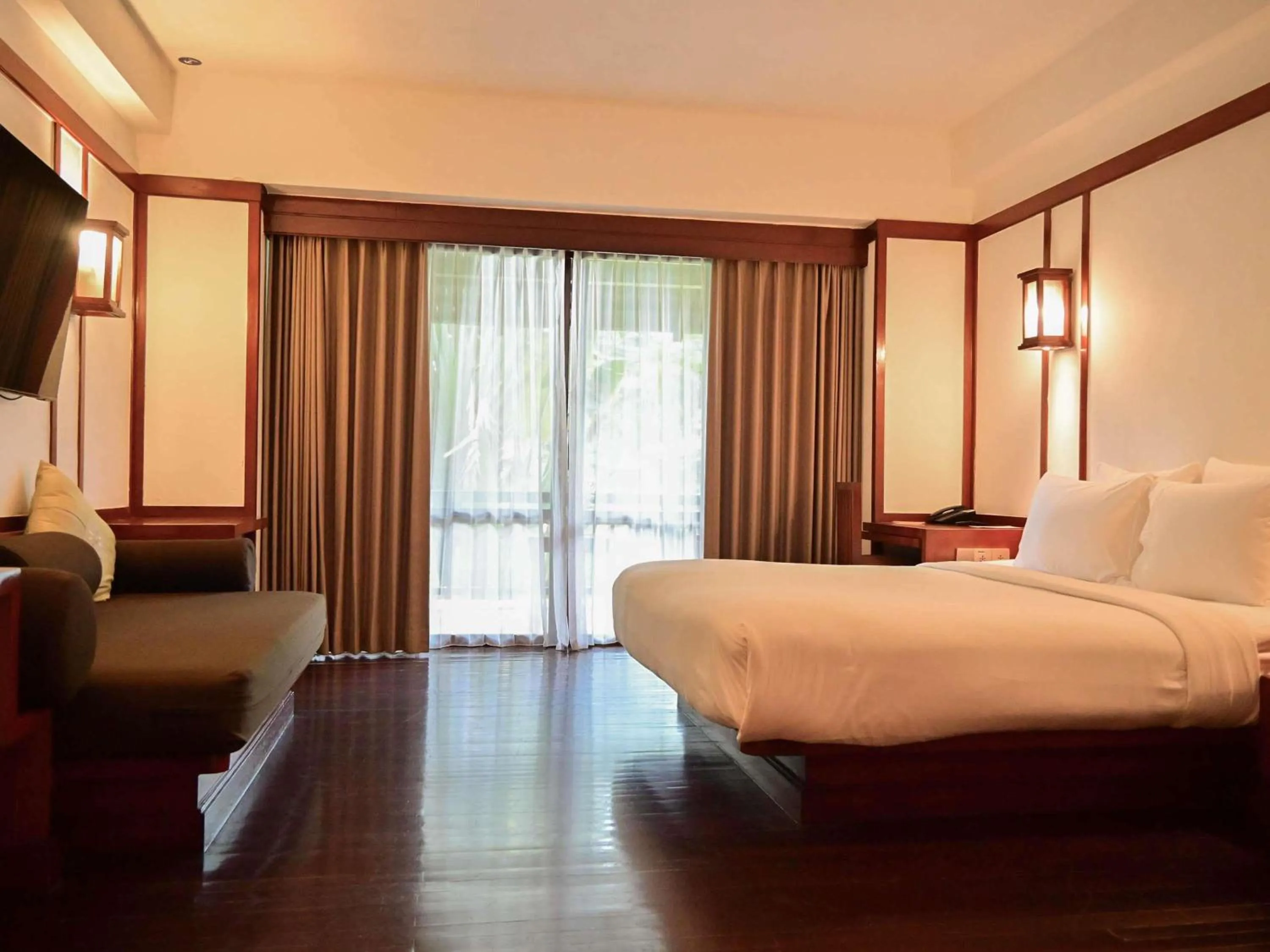 Bedroom, Bed in Novotel Bogor Golf Resort