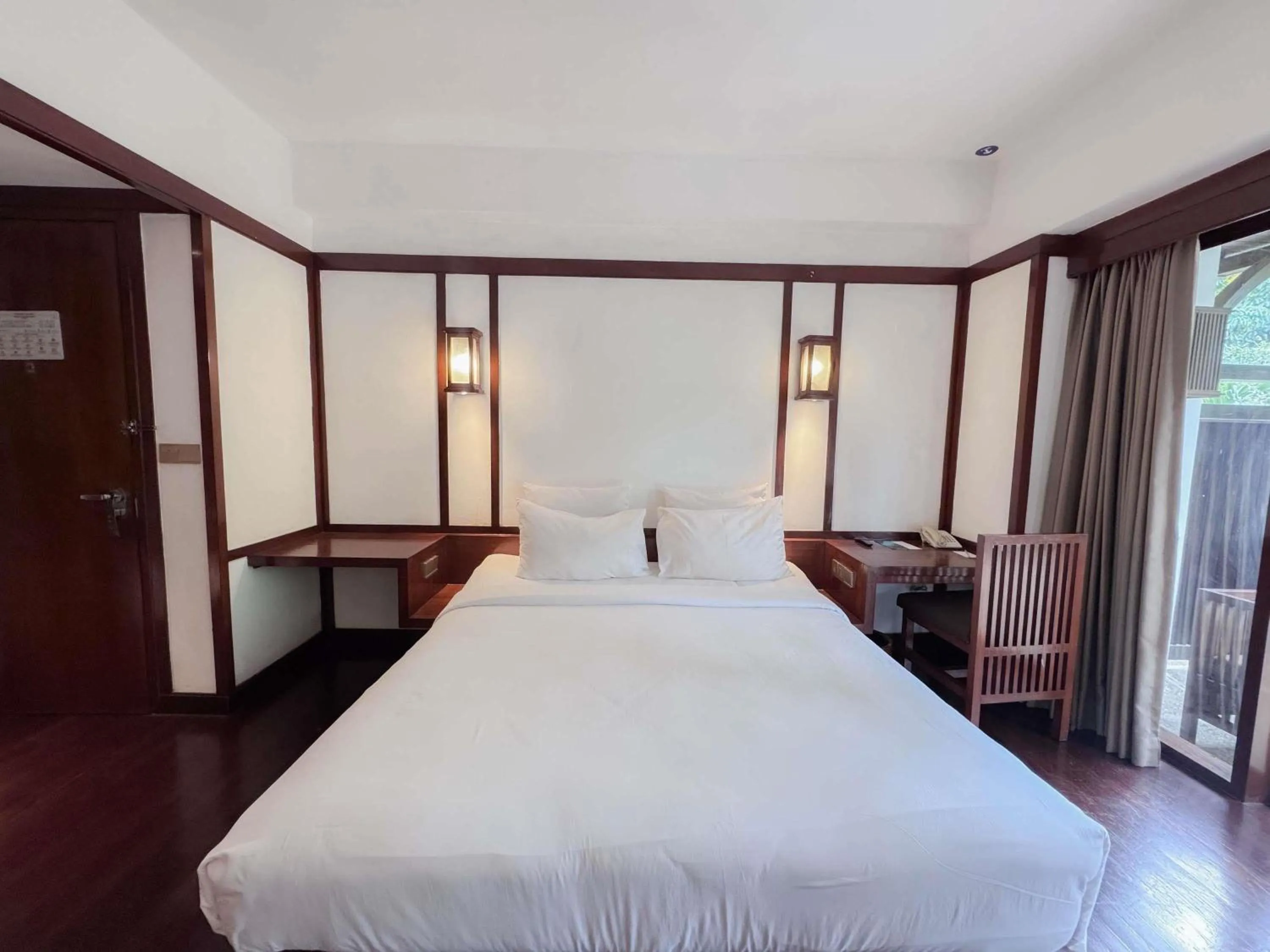 Bedroom, Bed in Novotel Bogor Golf Resort