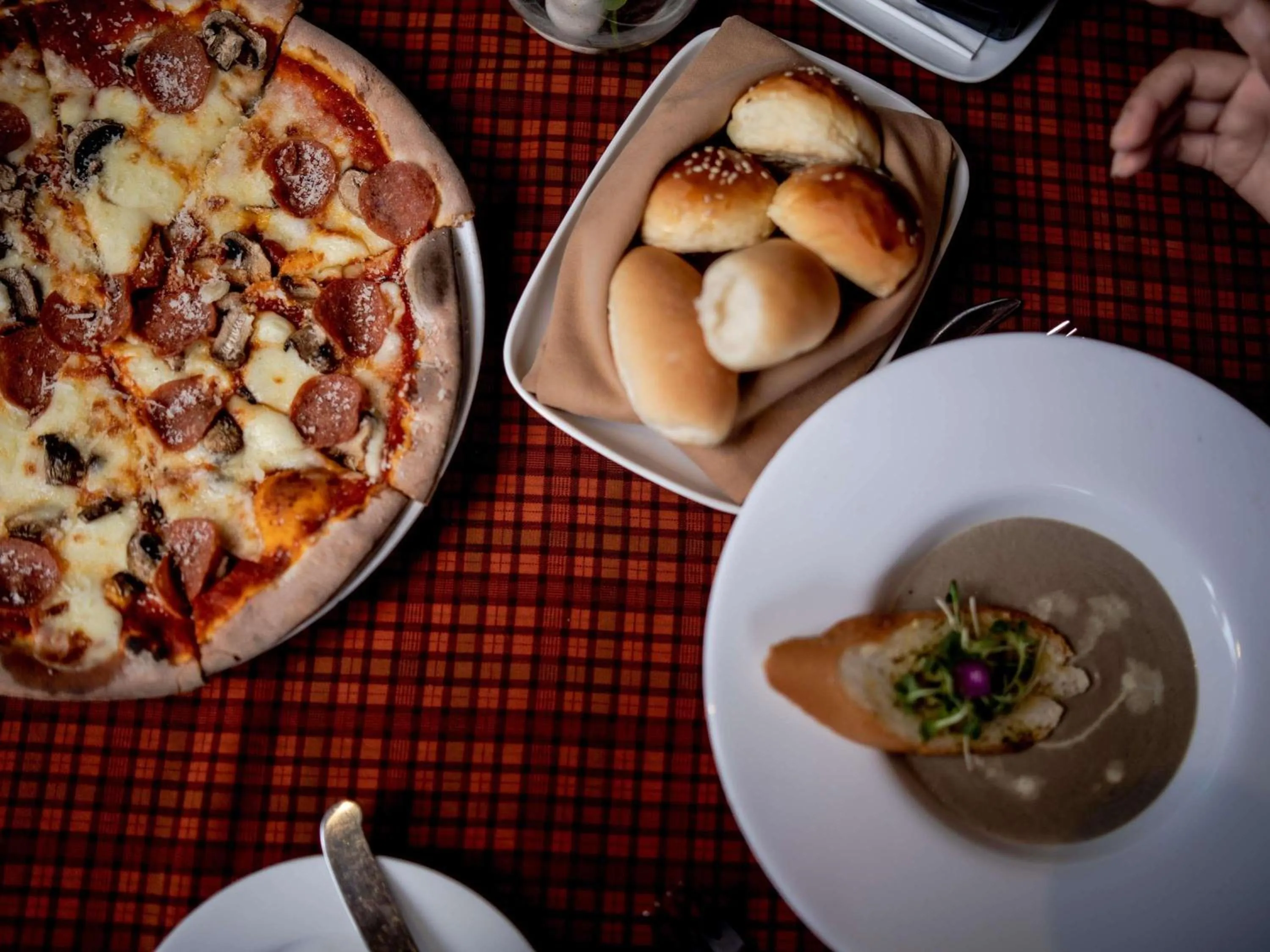 Restaurant/places to eat in Novotel Bogor Golf Resort