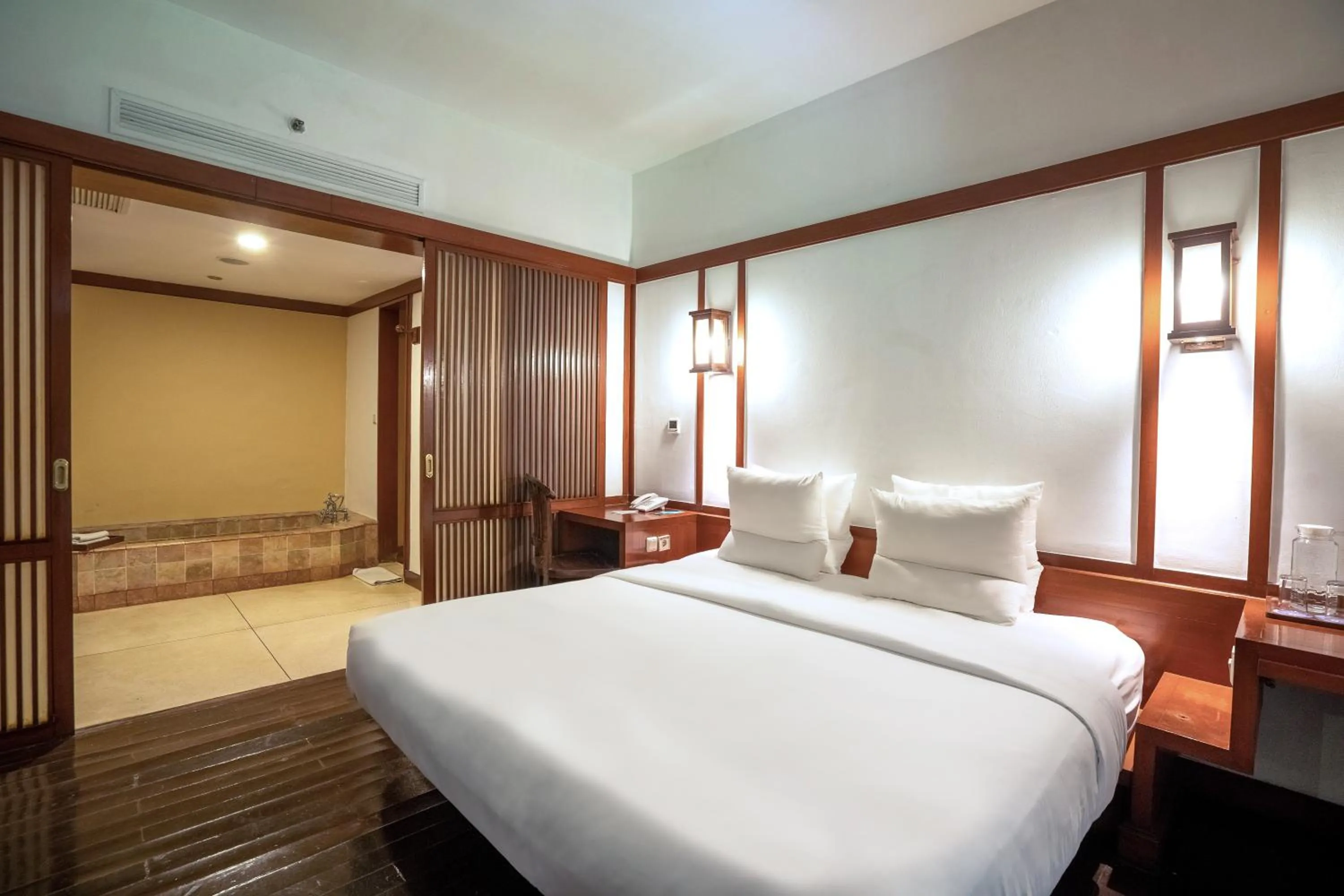 Bed in Novotel Bogor Golf Resort
