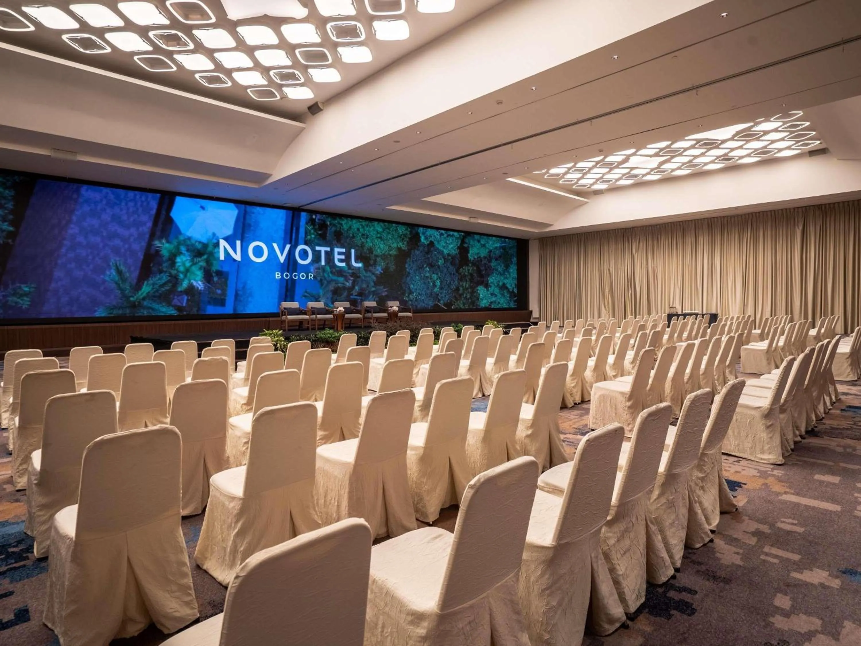 Meeting/conference room in Novotel Bogor Golf Resort