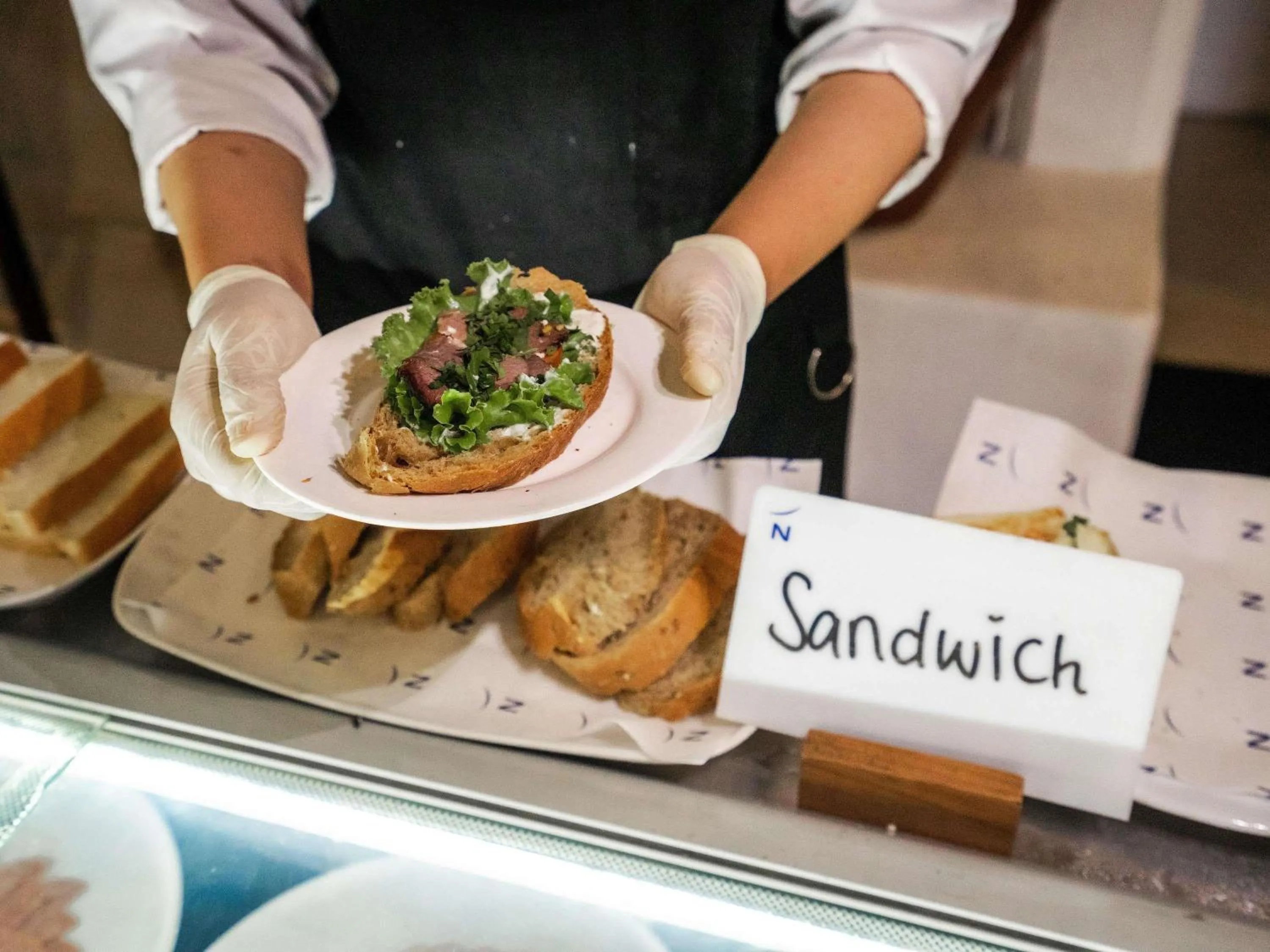 Restaurant/places to eat in Novotel Bogor Golf Resort