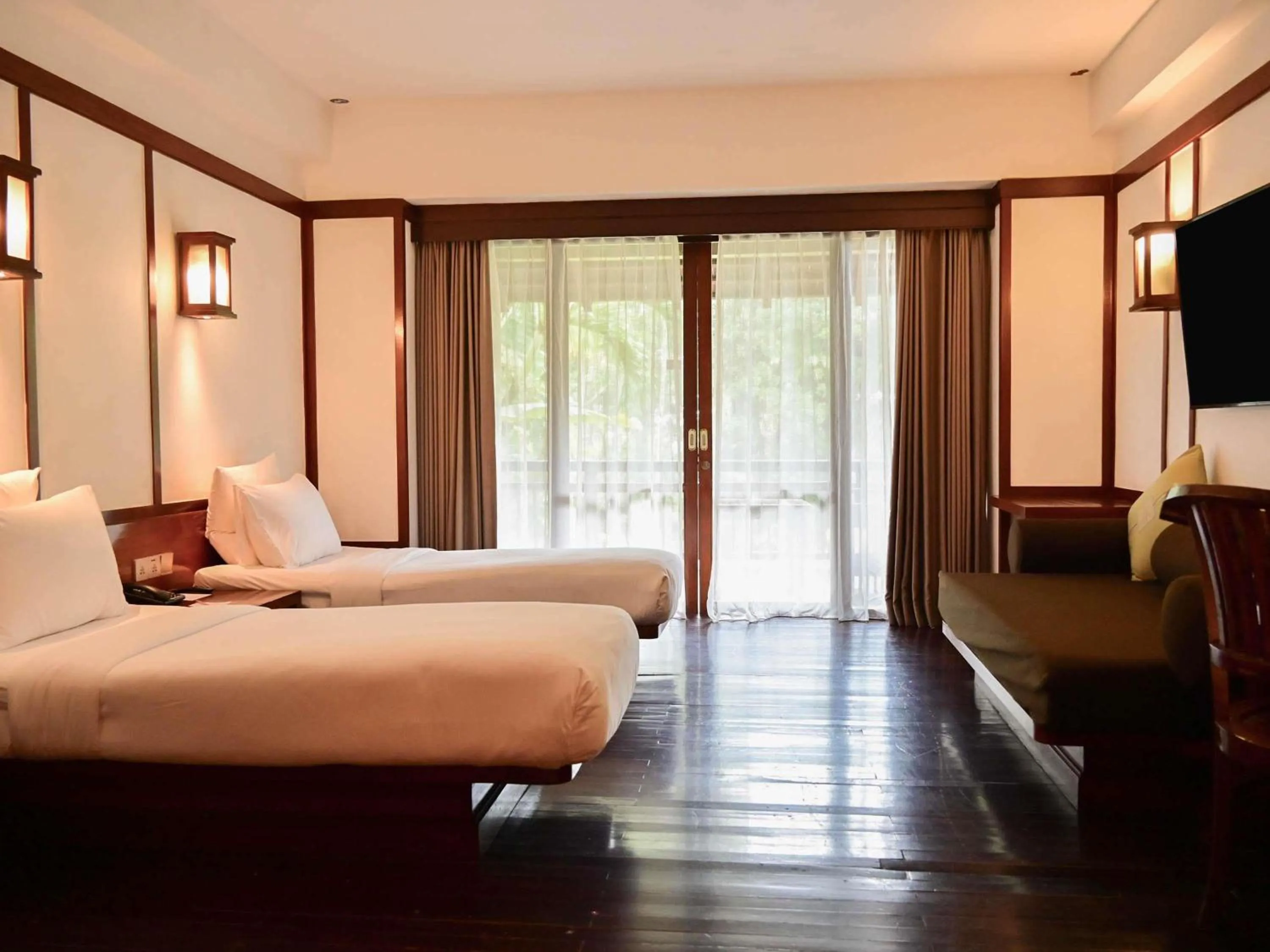 Bedroom, Bed in Novotel Bogor Golf Resort