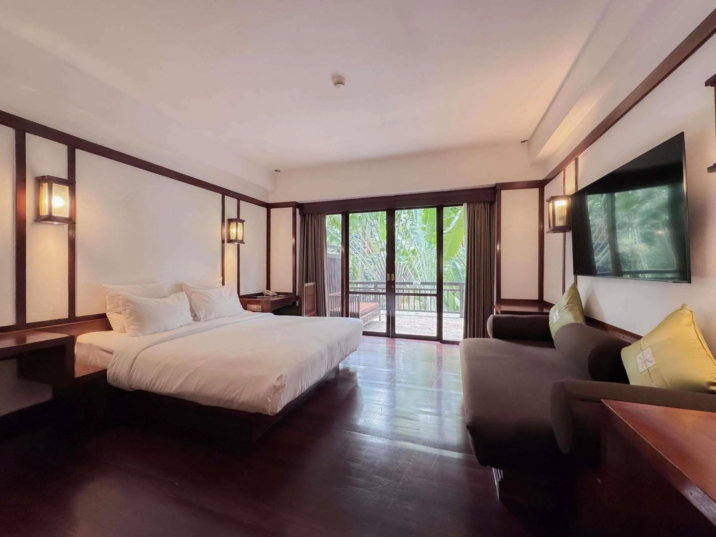 Bedroom, Bed in Novotel Bogor Golf Resort