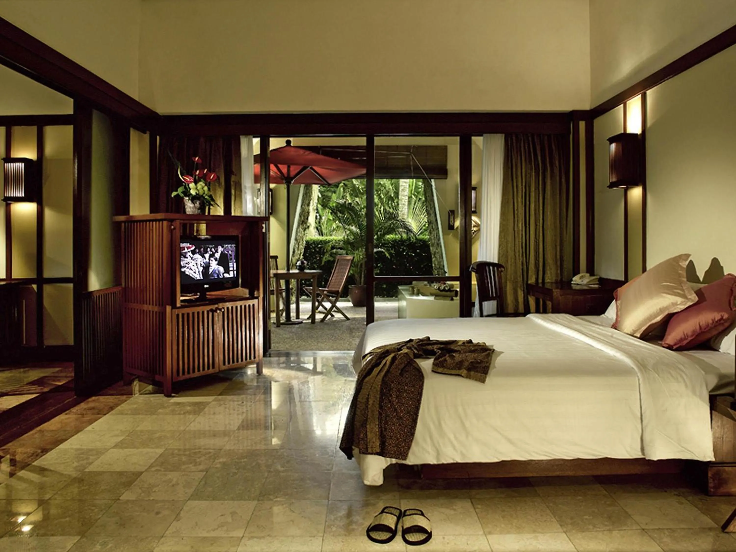 Bedroom, Bed in Novotel Bogor Golf Resort