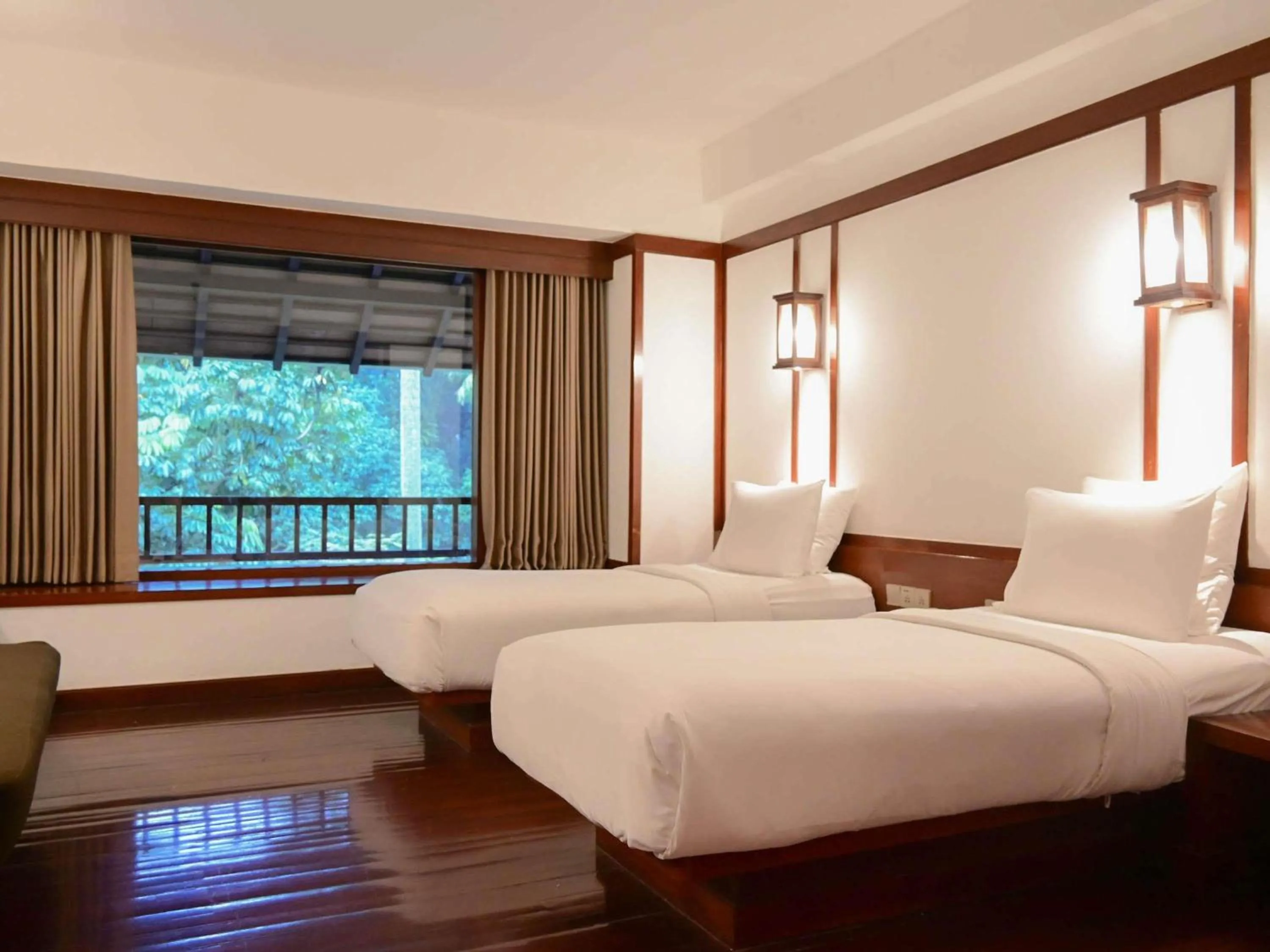 Bedroom, Bed in Novotel Bogor Golf Resort
