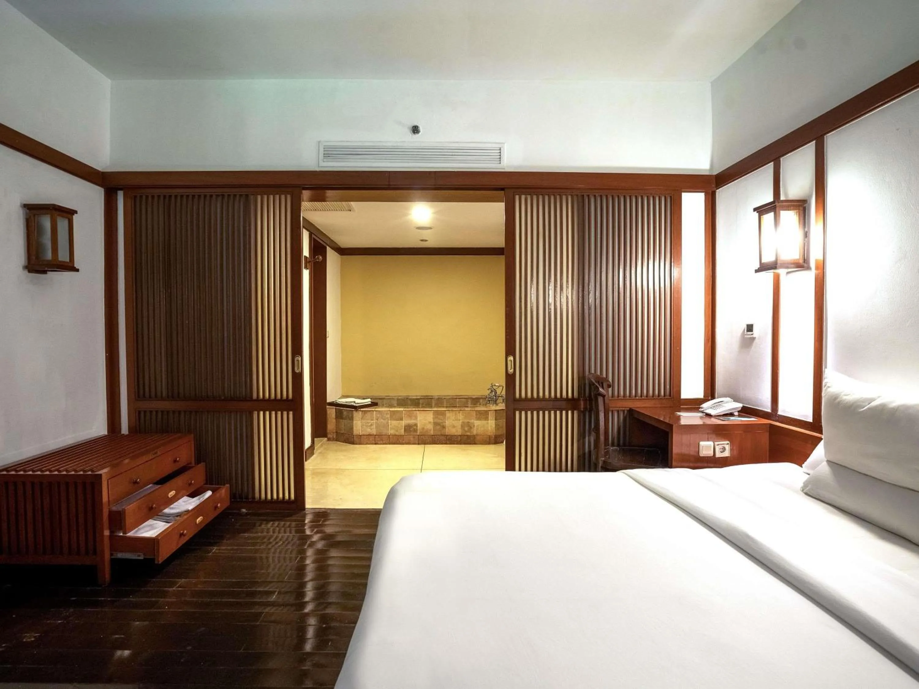 Bedroom, Bed in Novotel Bogor Golf Resort